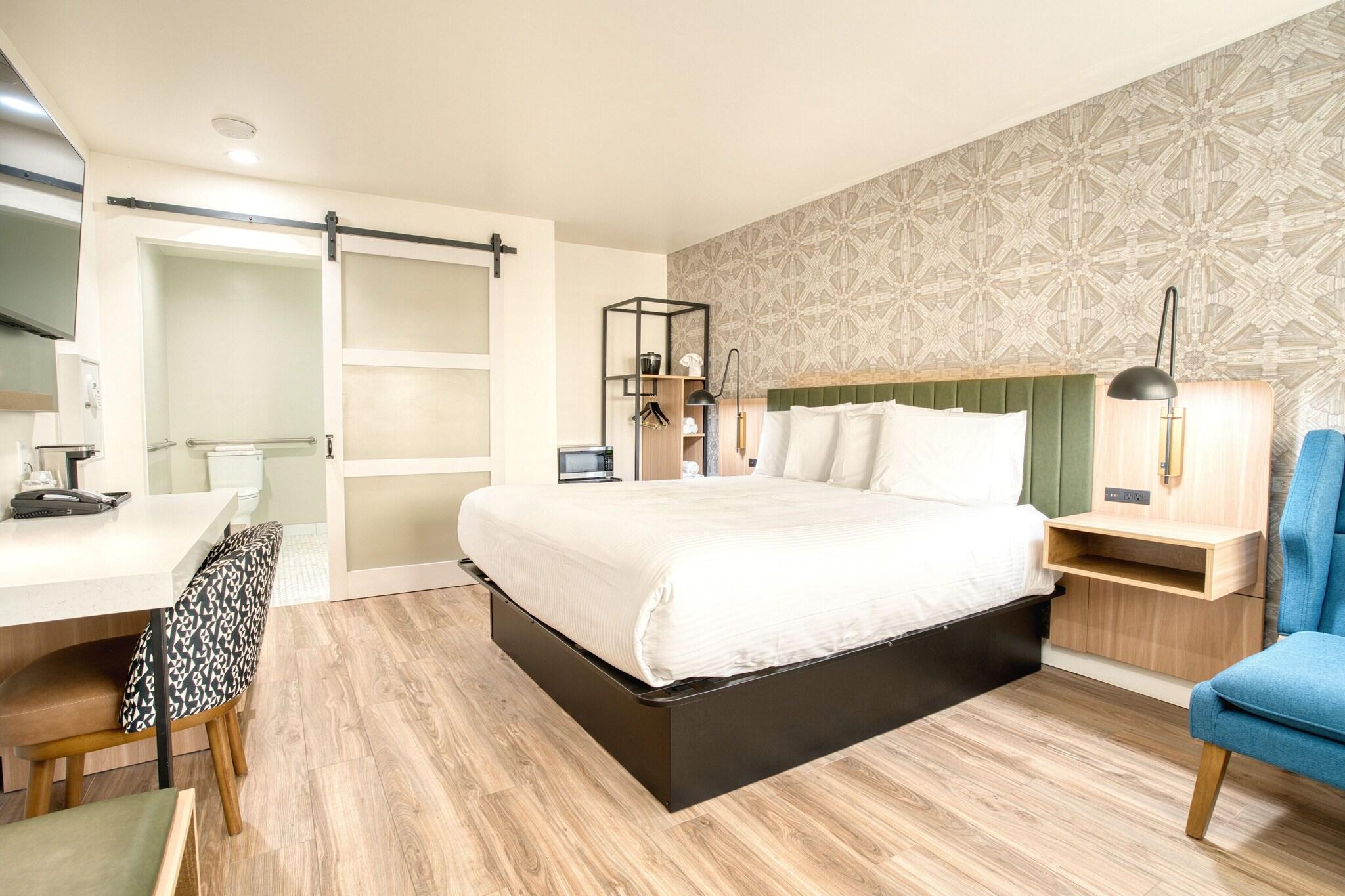 Double Deluxe King Bed