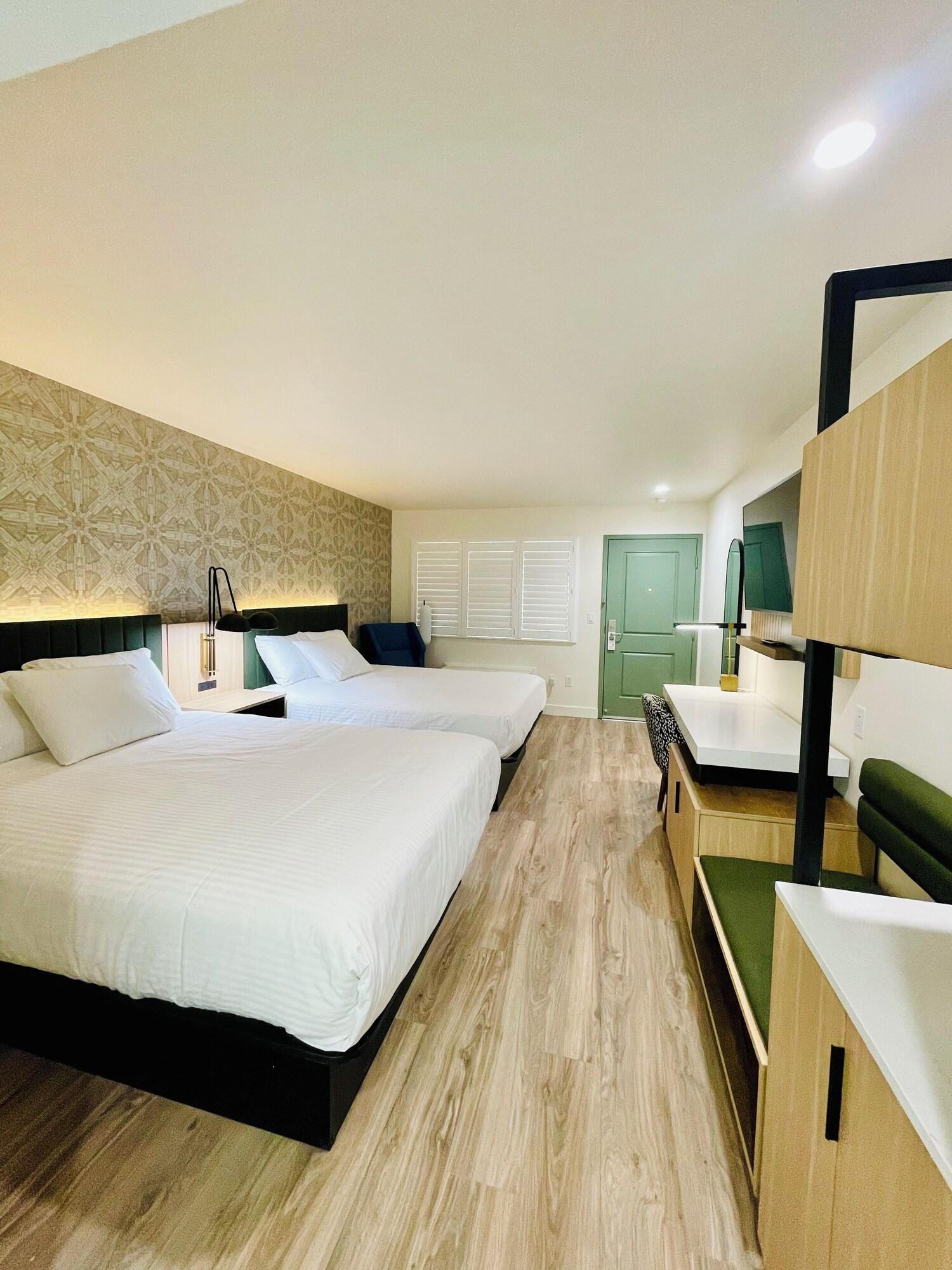 Double Deluxe Two Queen Beds