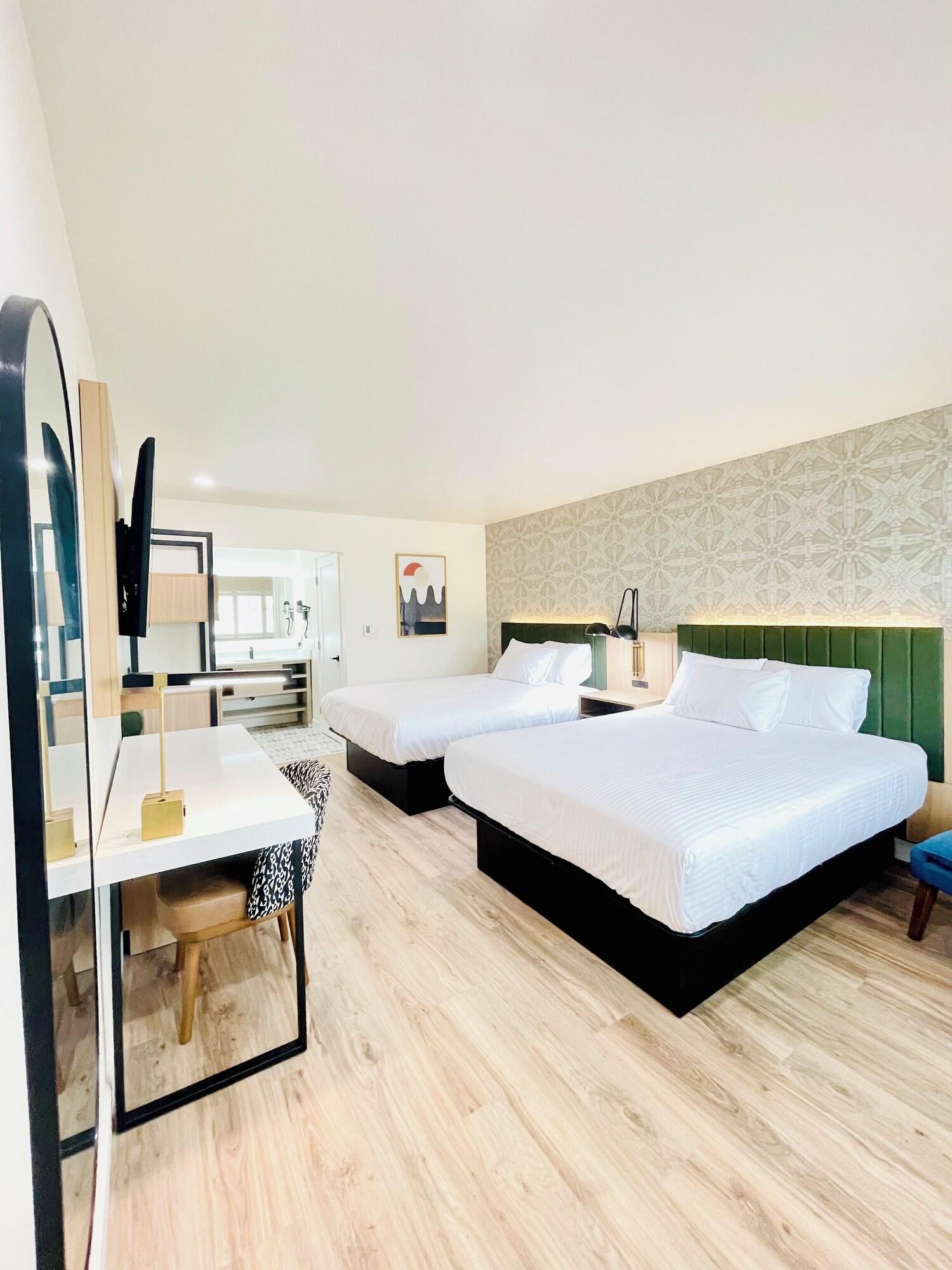 Double Deluxe Two Queen Beds