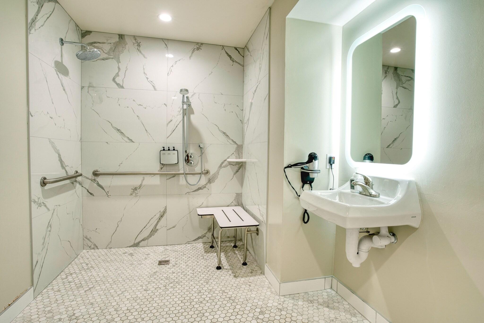 Double Deluxe King Bed