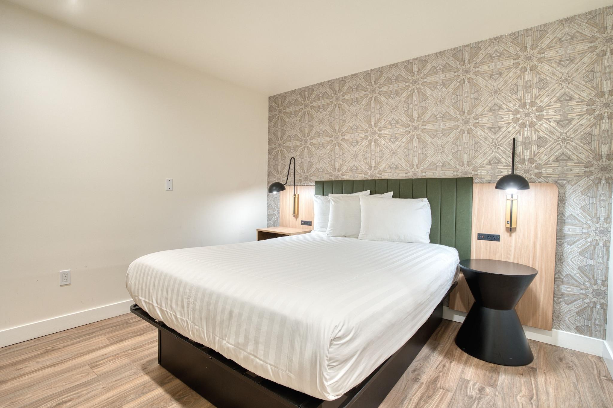 Double Deluxe King Bed