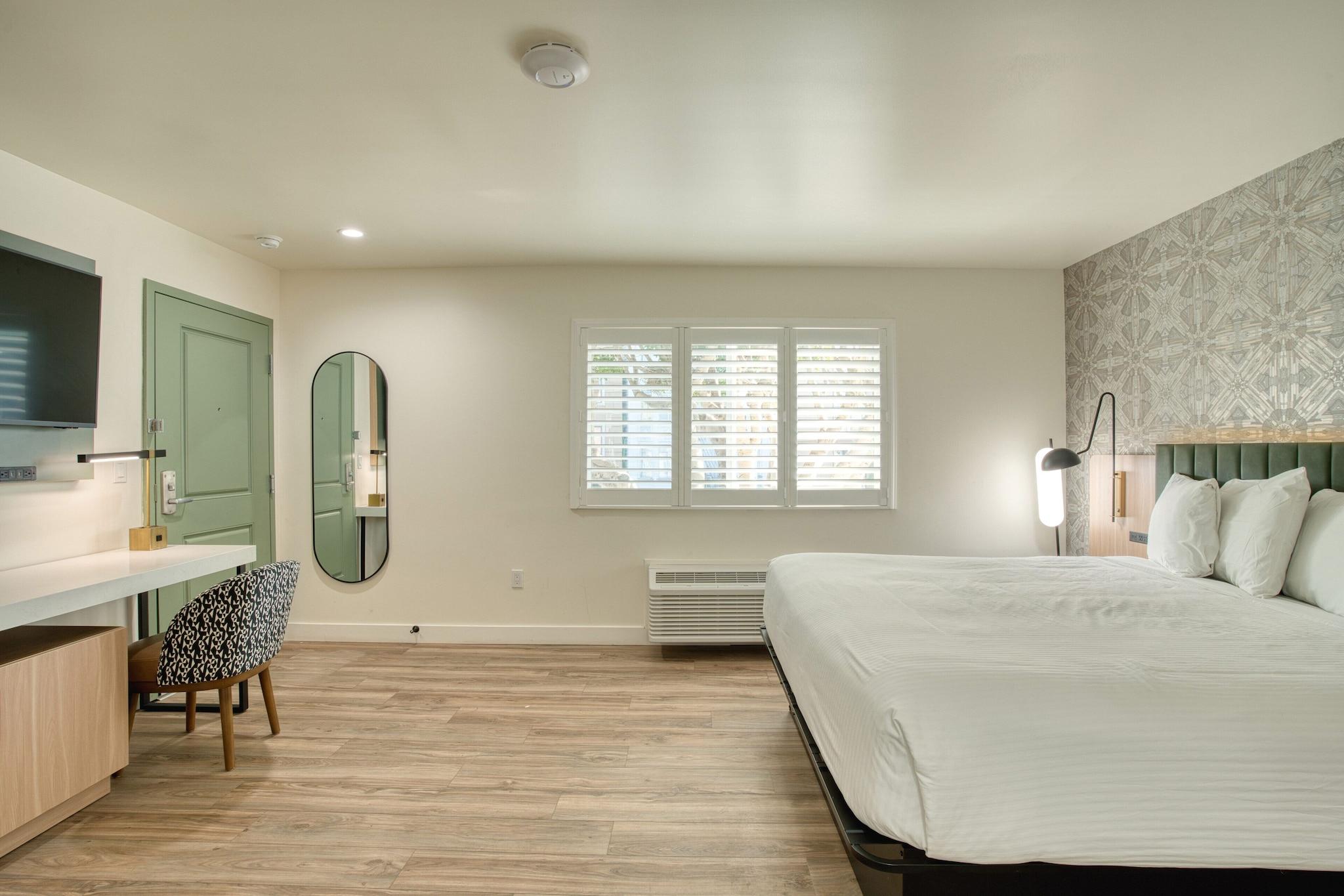 Double Deluxe King Bed