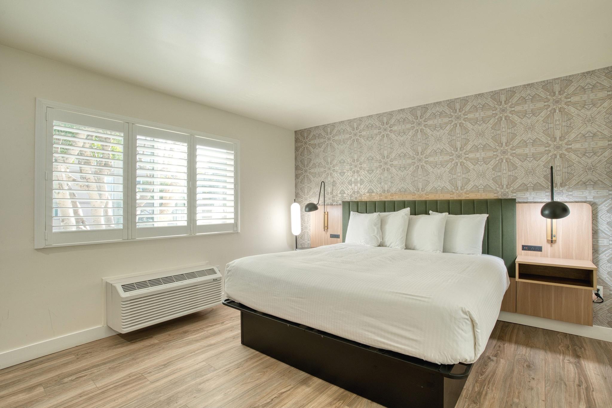 Double Deluxe King Bed