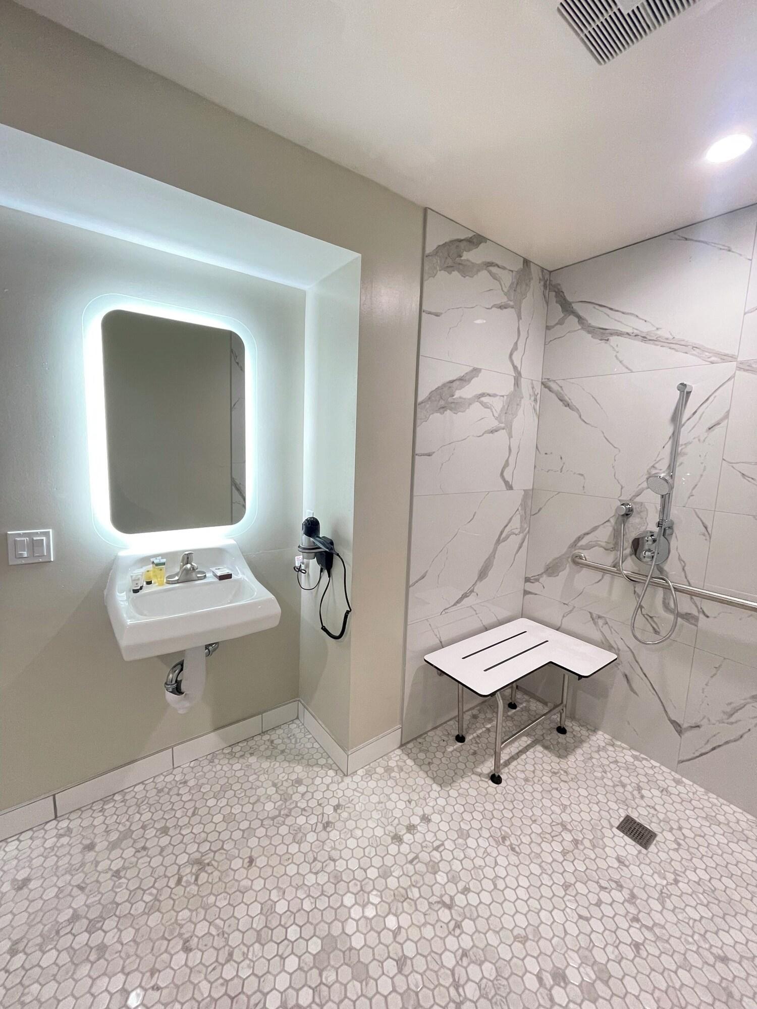 Double Deluxe King Bed