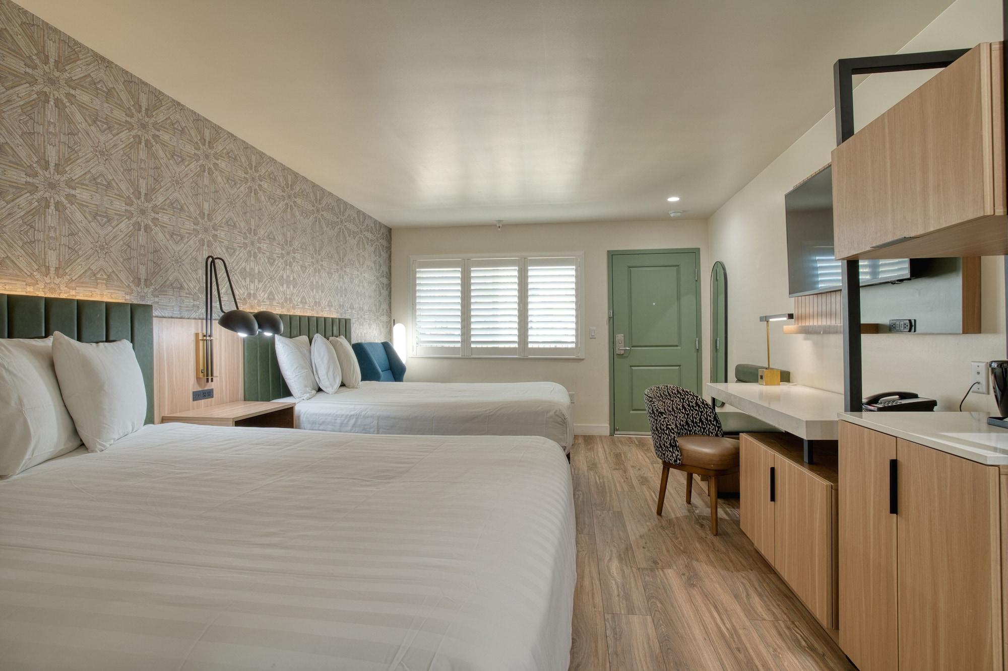 Double Deluxe Two Queen Beds