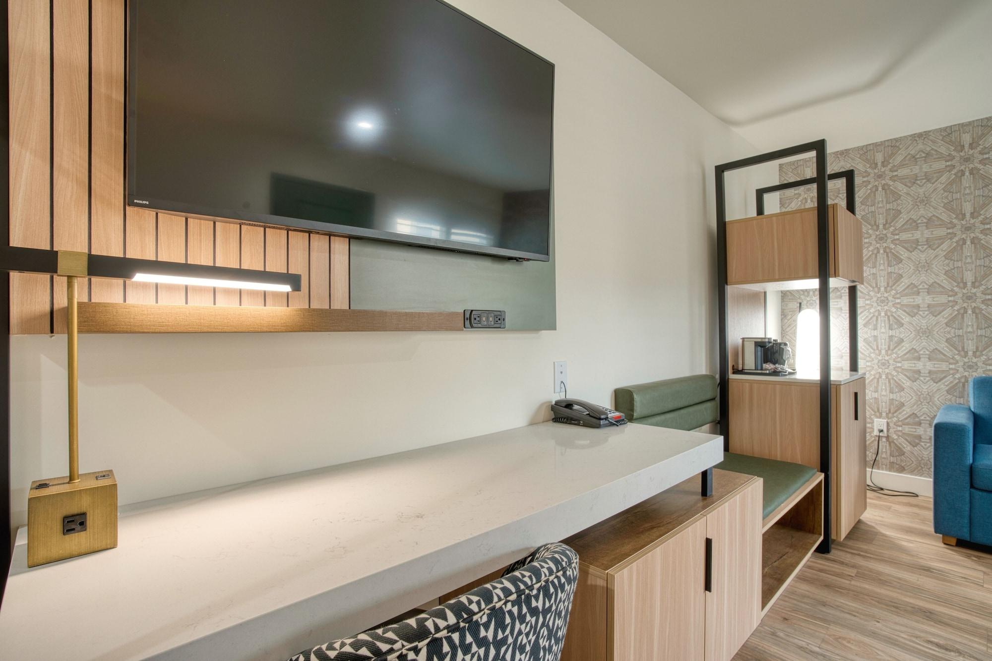 Double Deluxe King Bed