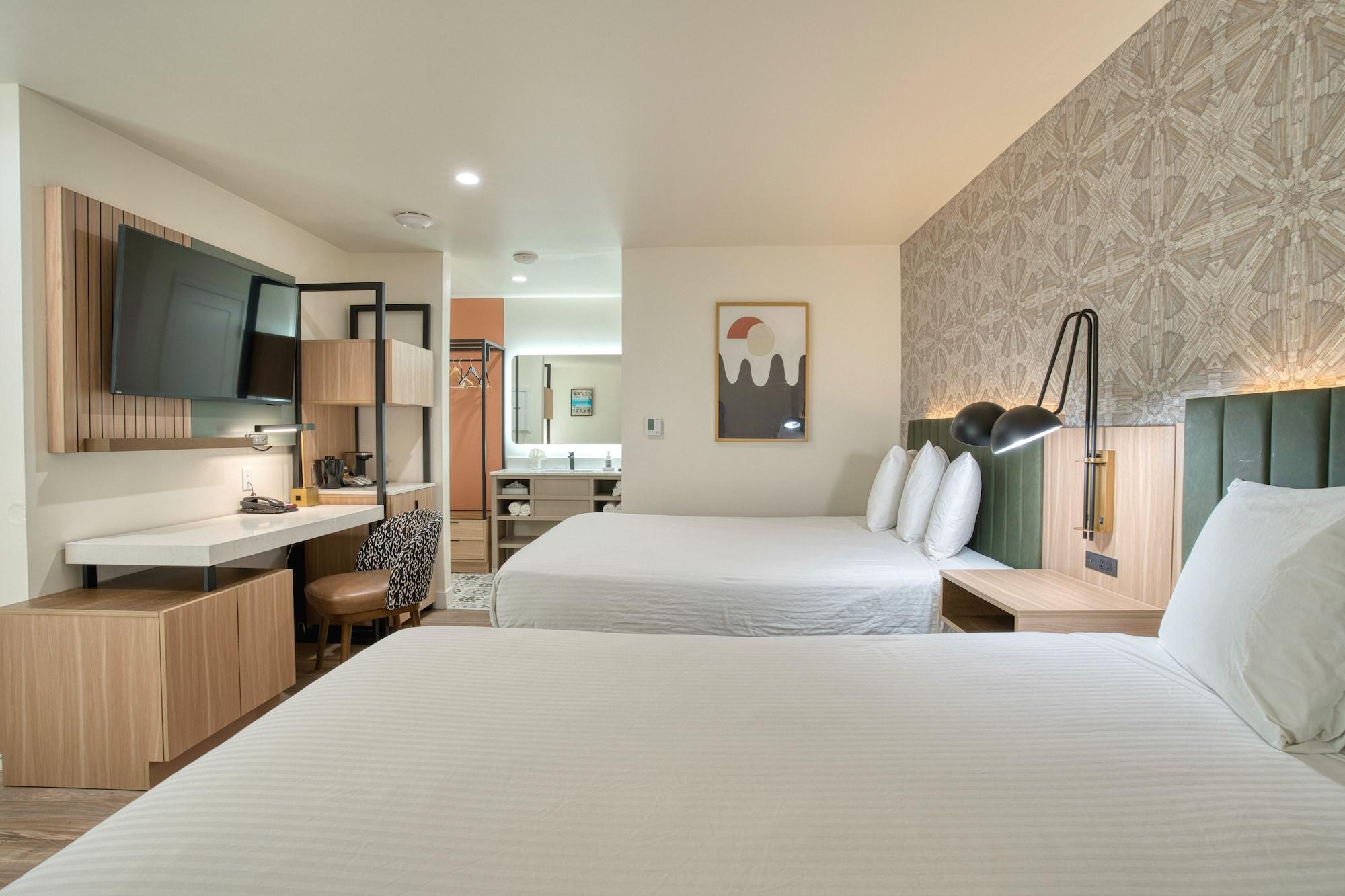 Double Deluxe Two Queen Beds