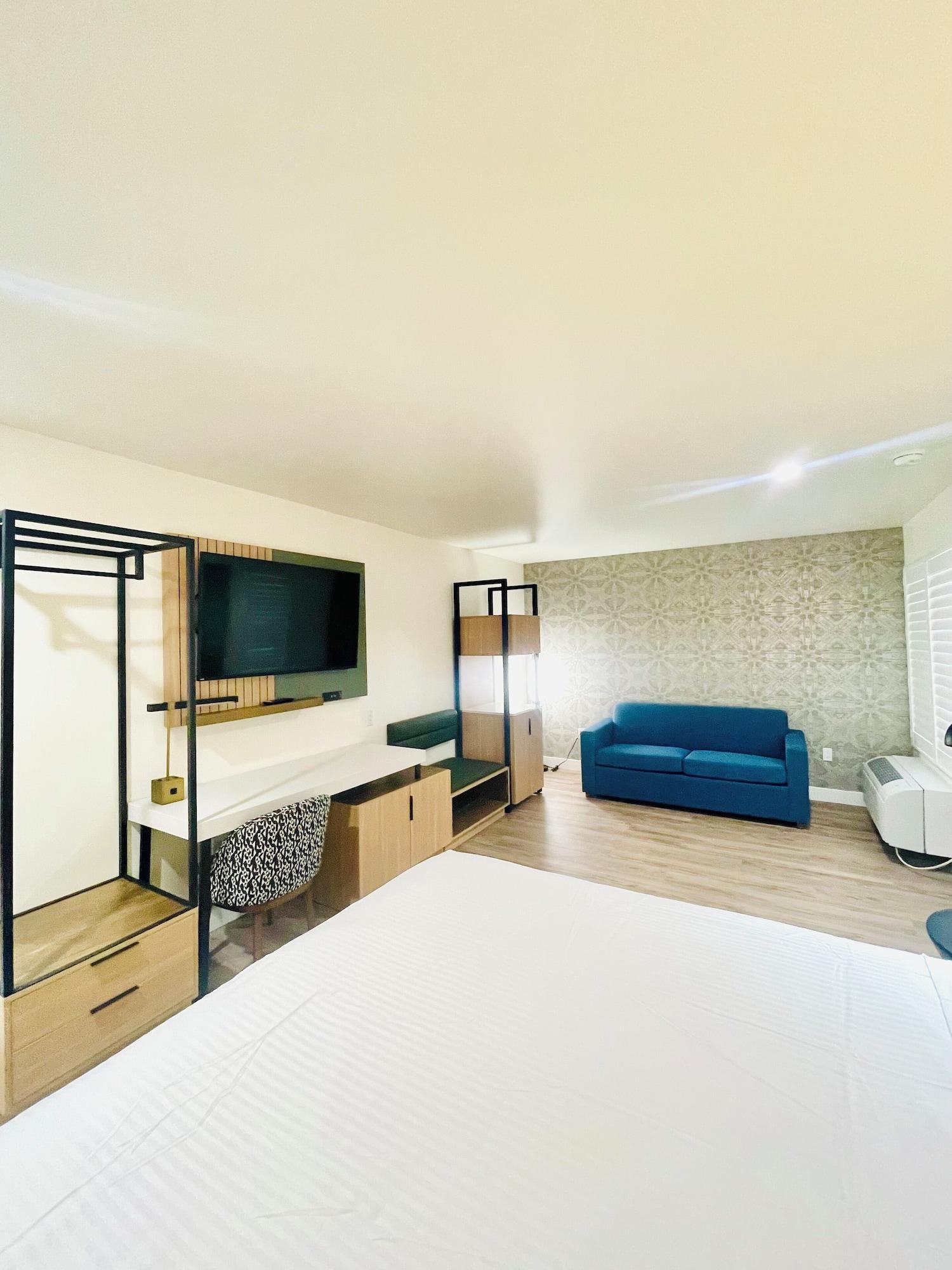 Double Deluxe King Bed