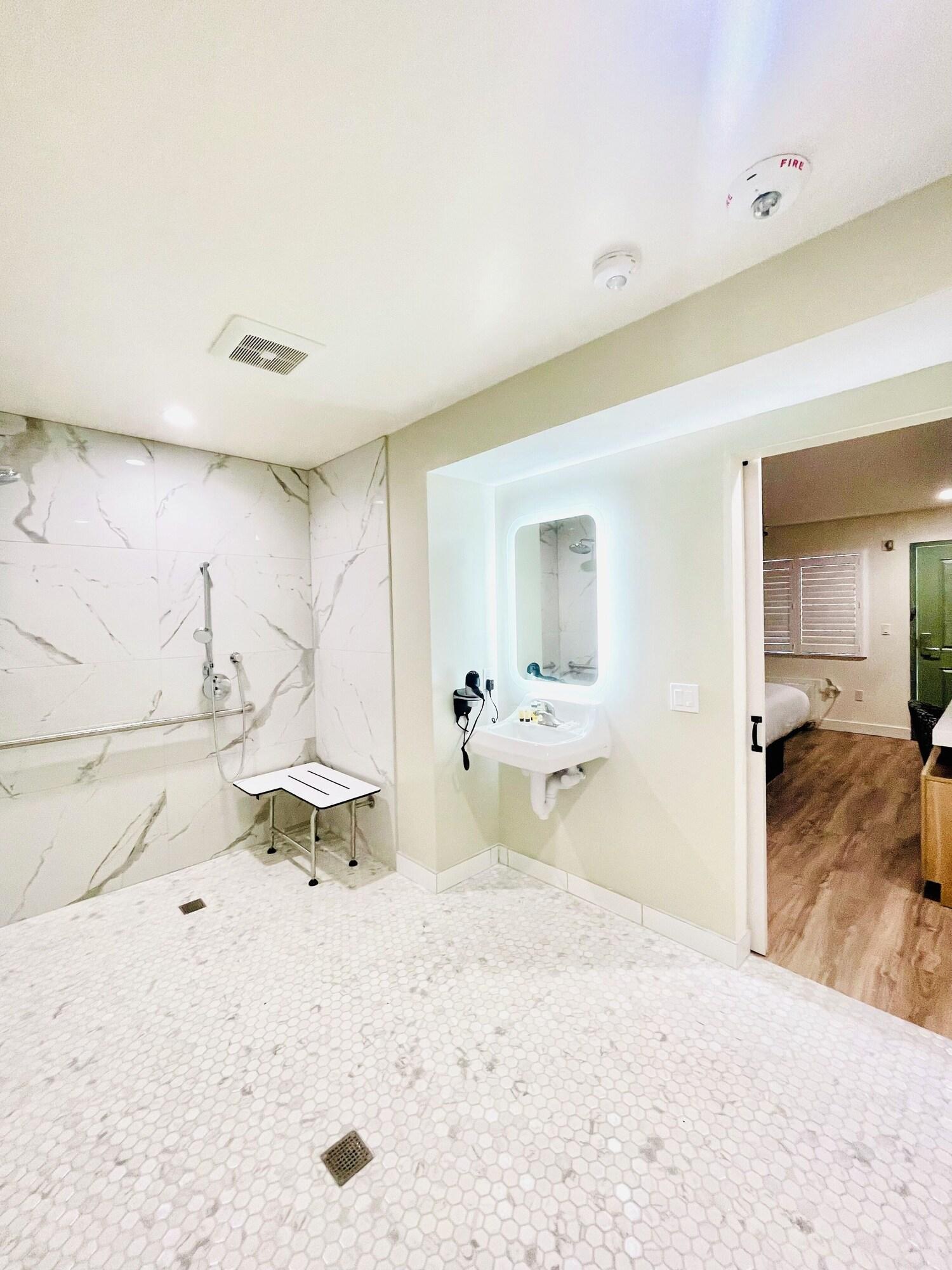 Double Deluxe King Bed