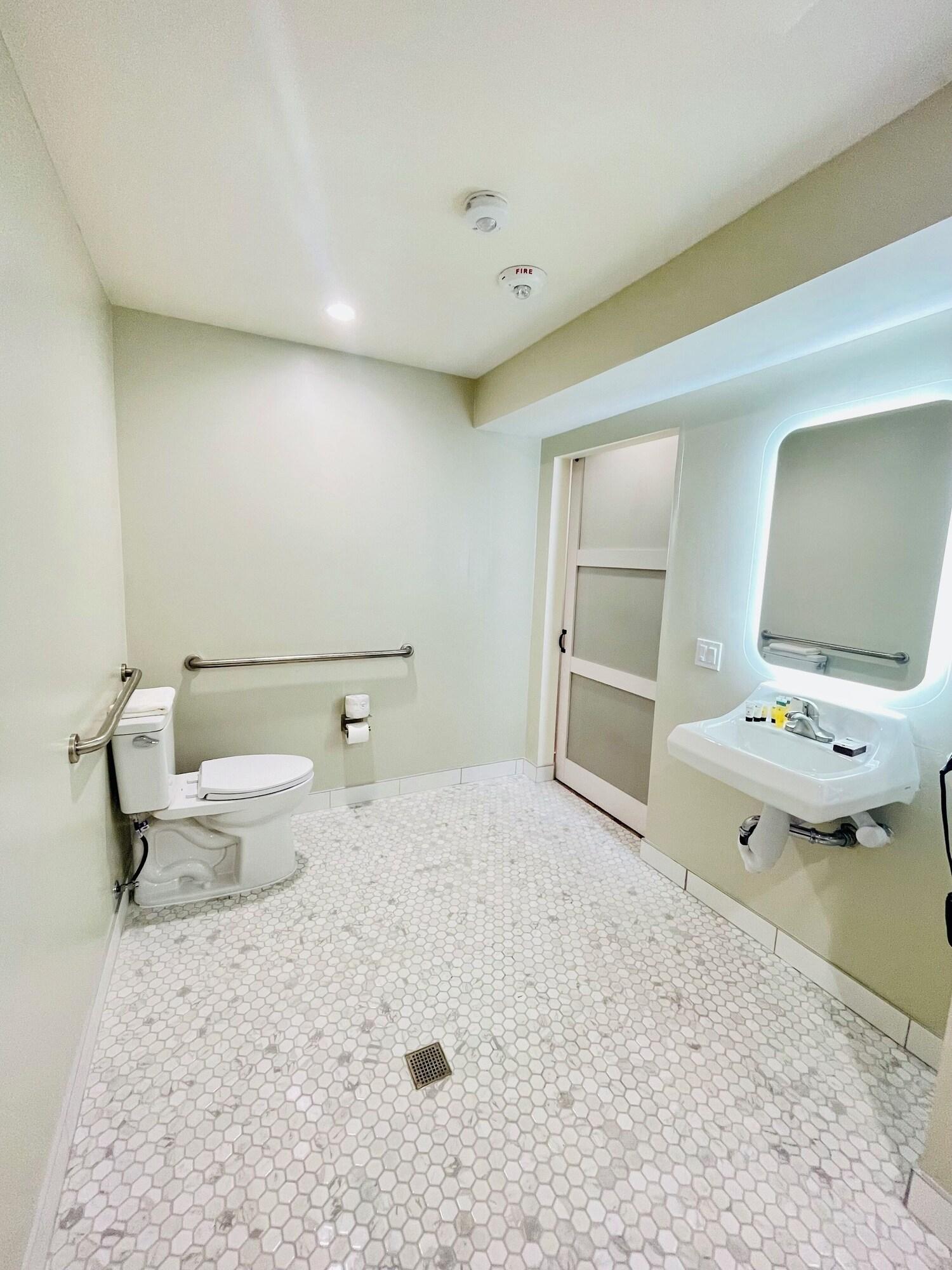 Double Deluxe King Bed