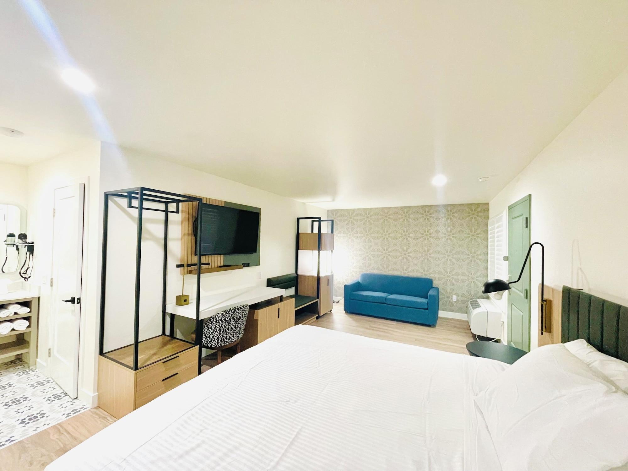 Double Deluxe King Bed