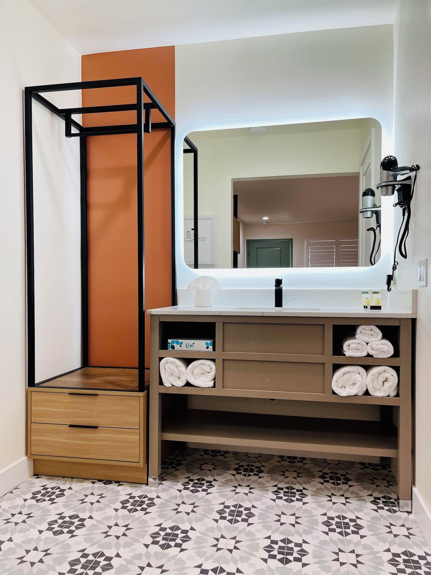 Double Deluxe King Bed