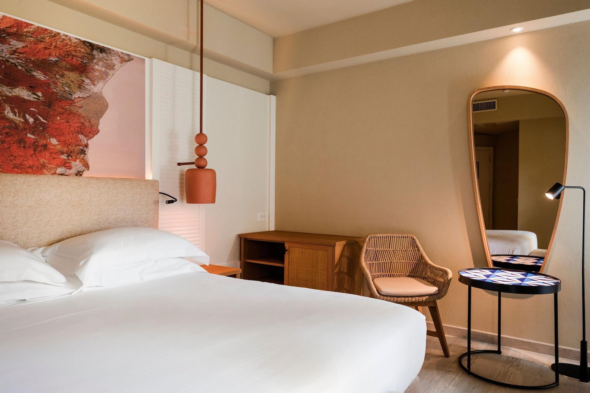 Double Deluxe King Bed