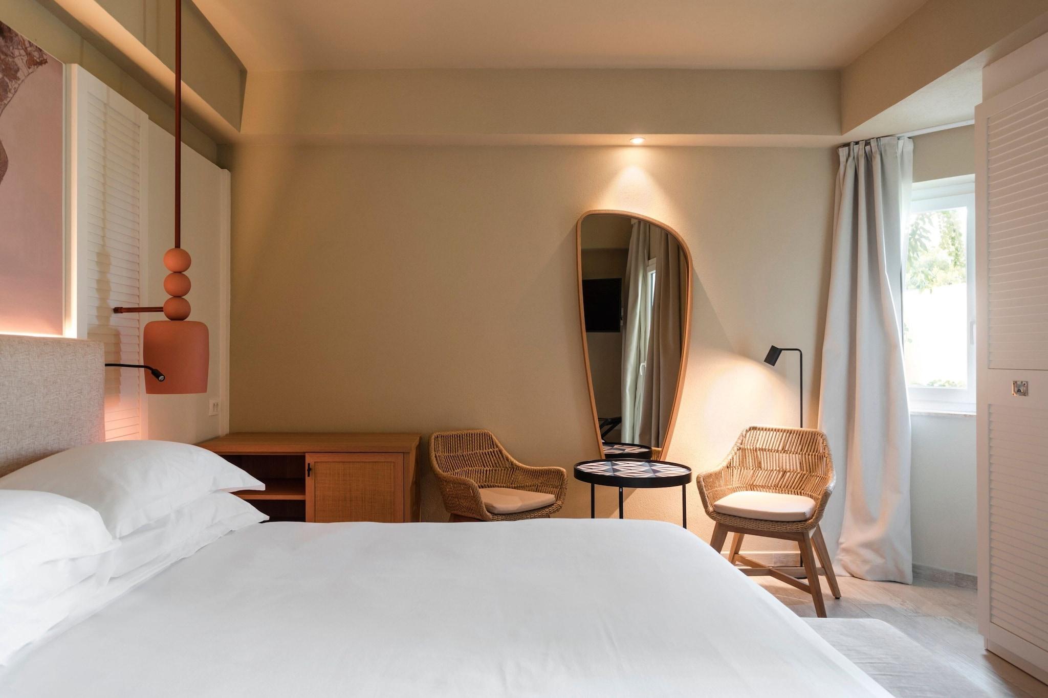 Double Deluxe King Bed