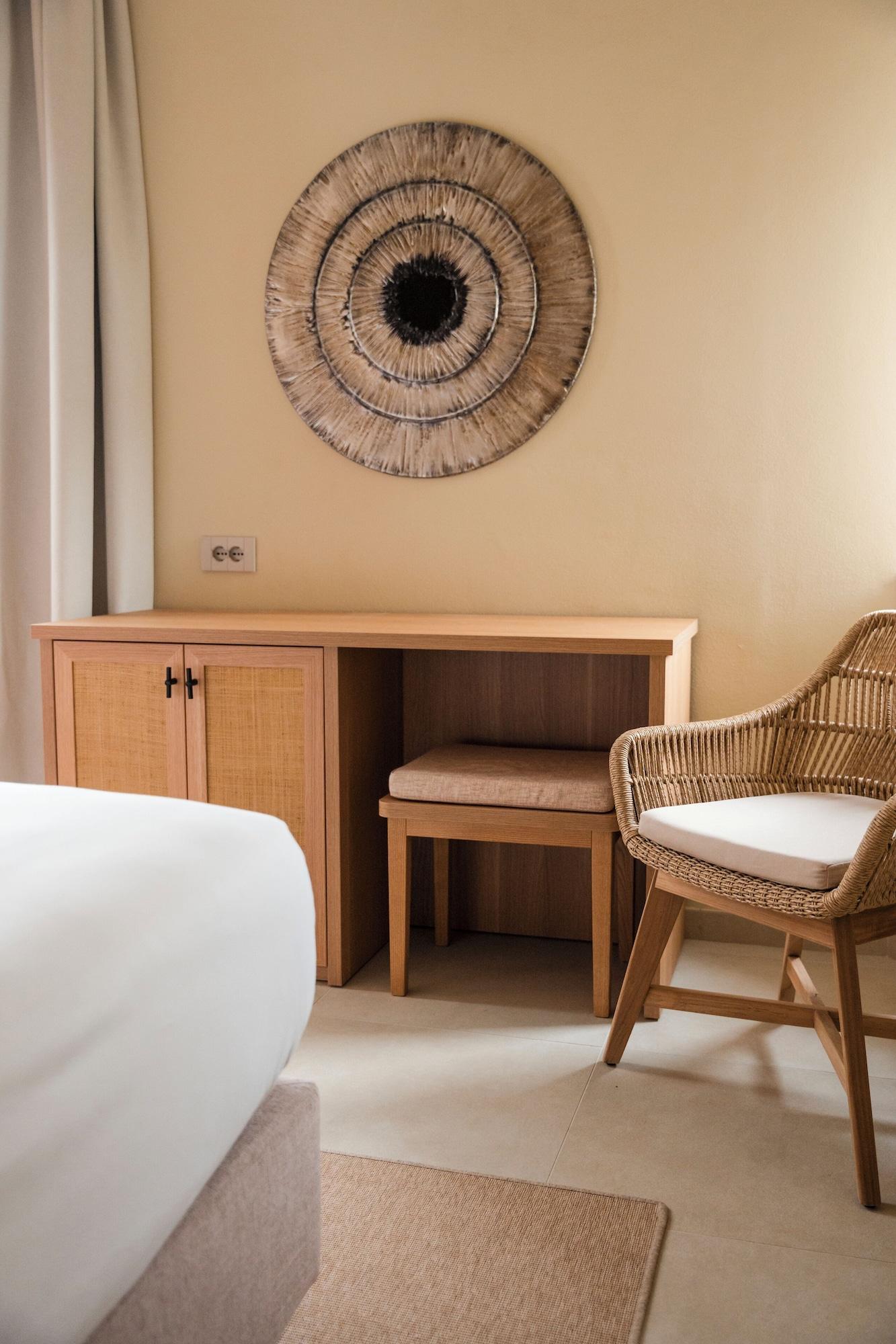 Double Deluxe King Bed