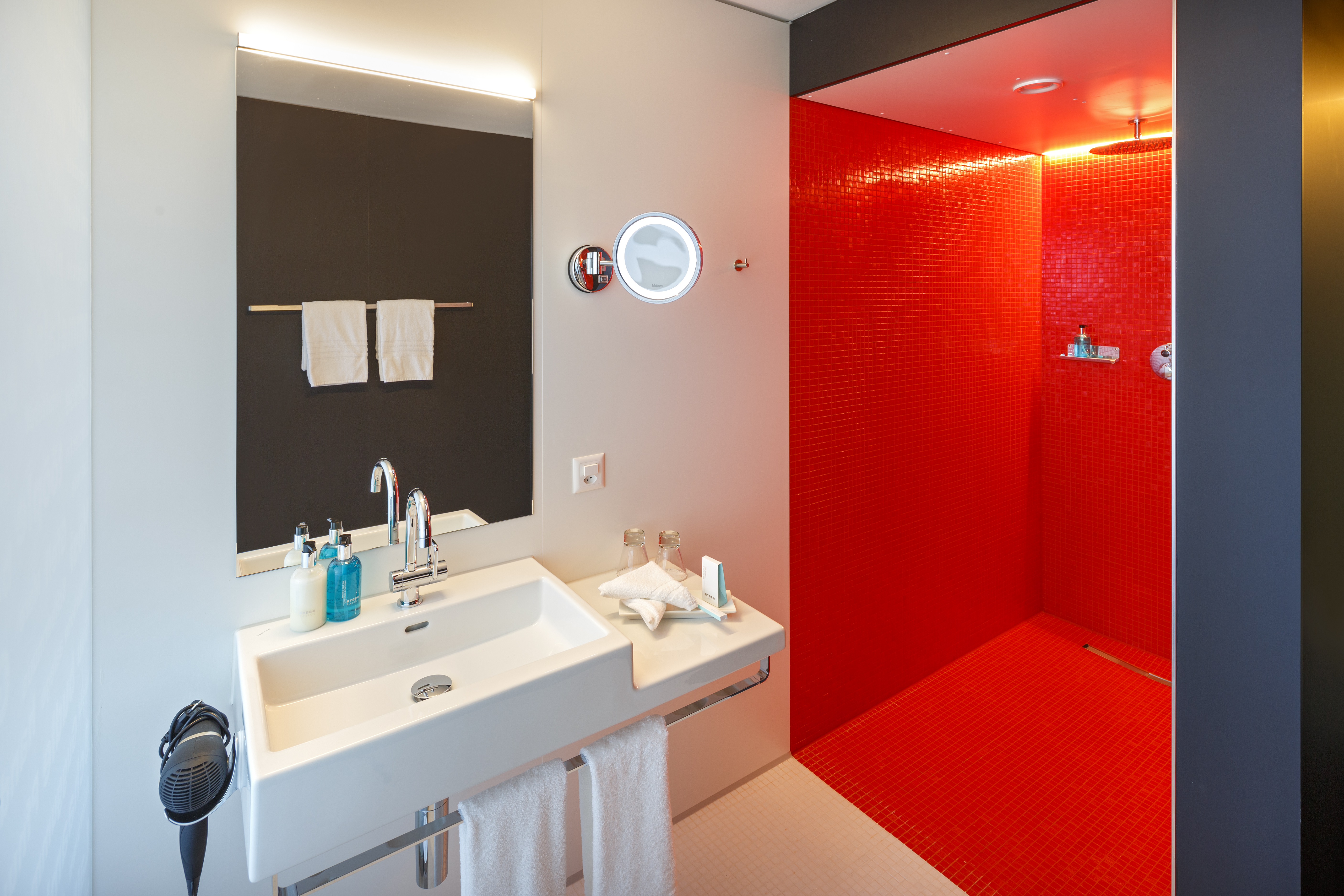 Twin Deluxe Lake View