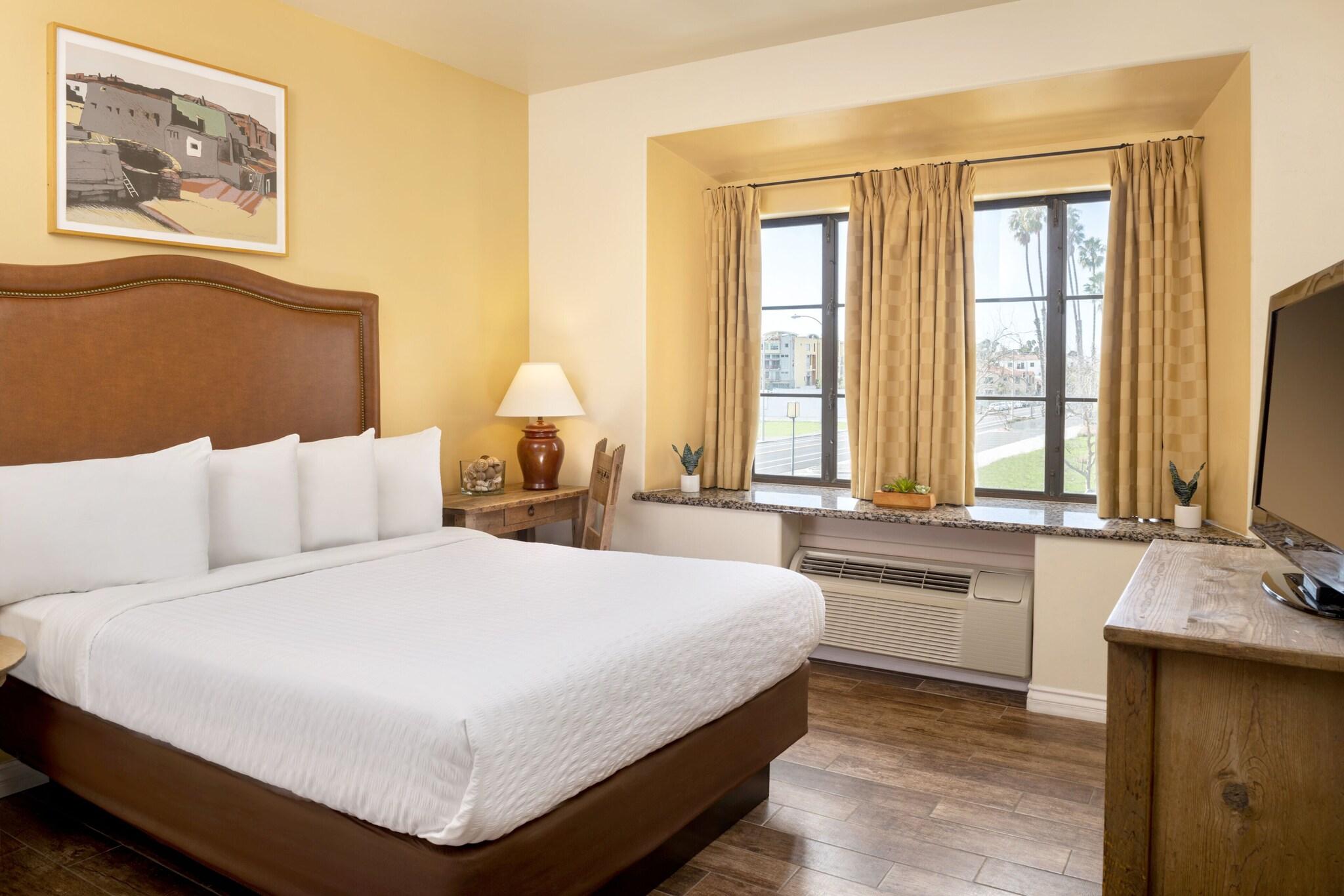 Double Classic Queen Bed