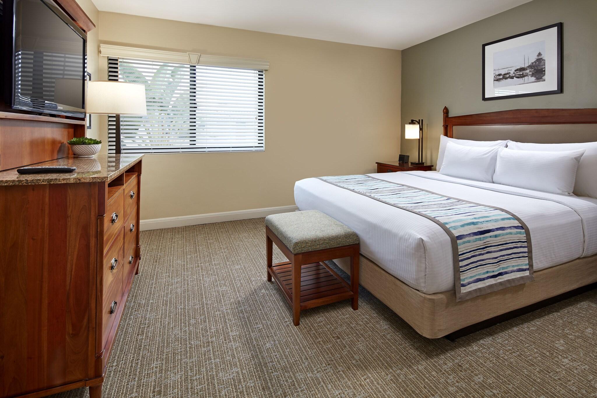 Junior Suite Queen Size Bed