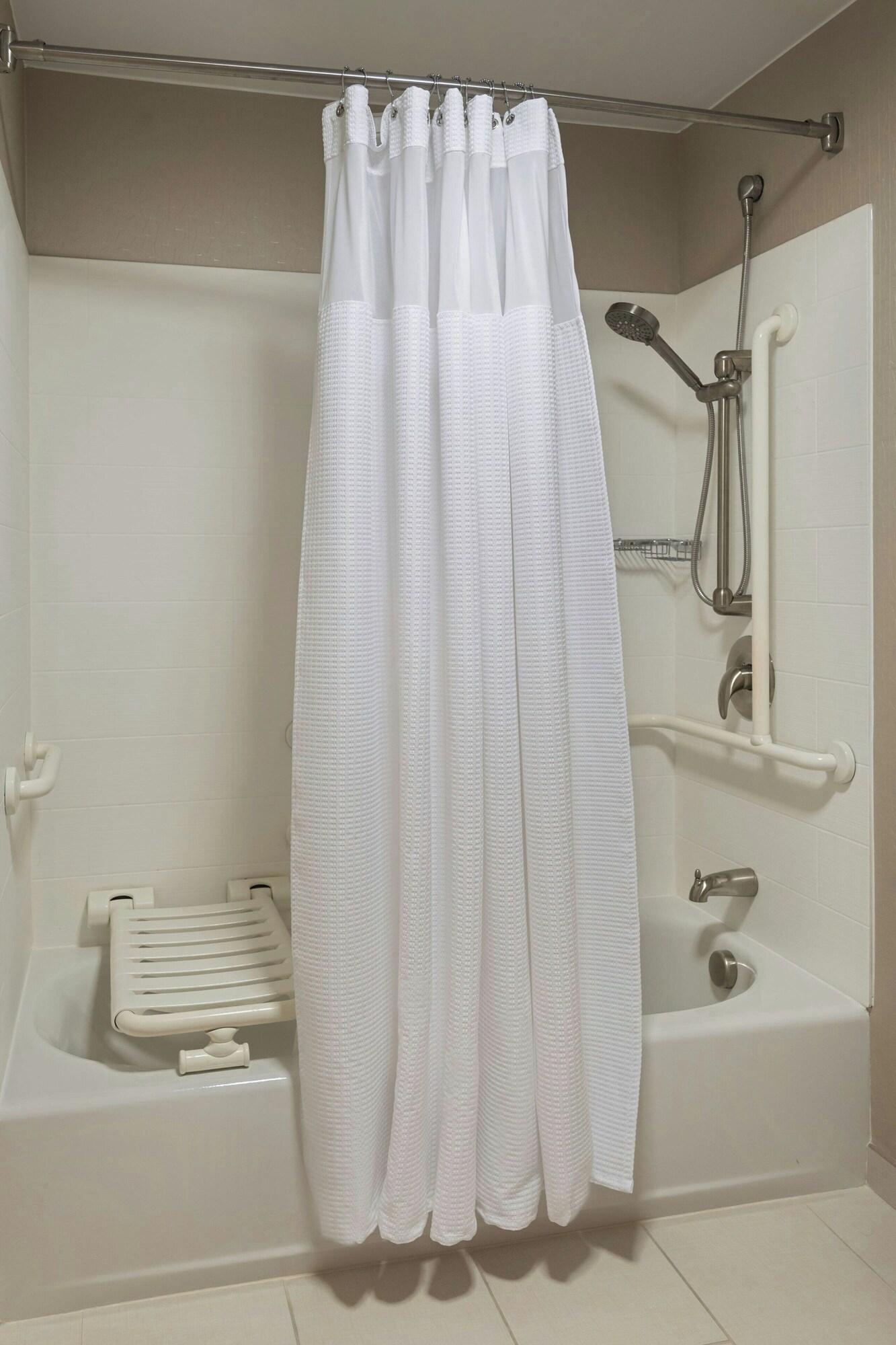 Studio Accessible King Size Bed