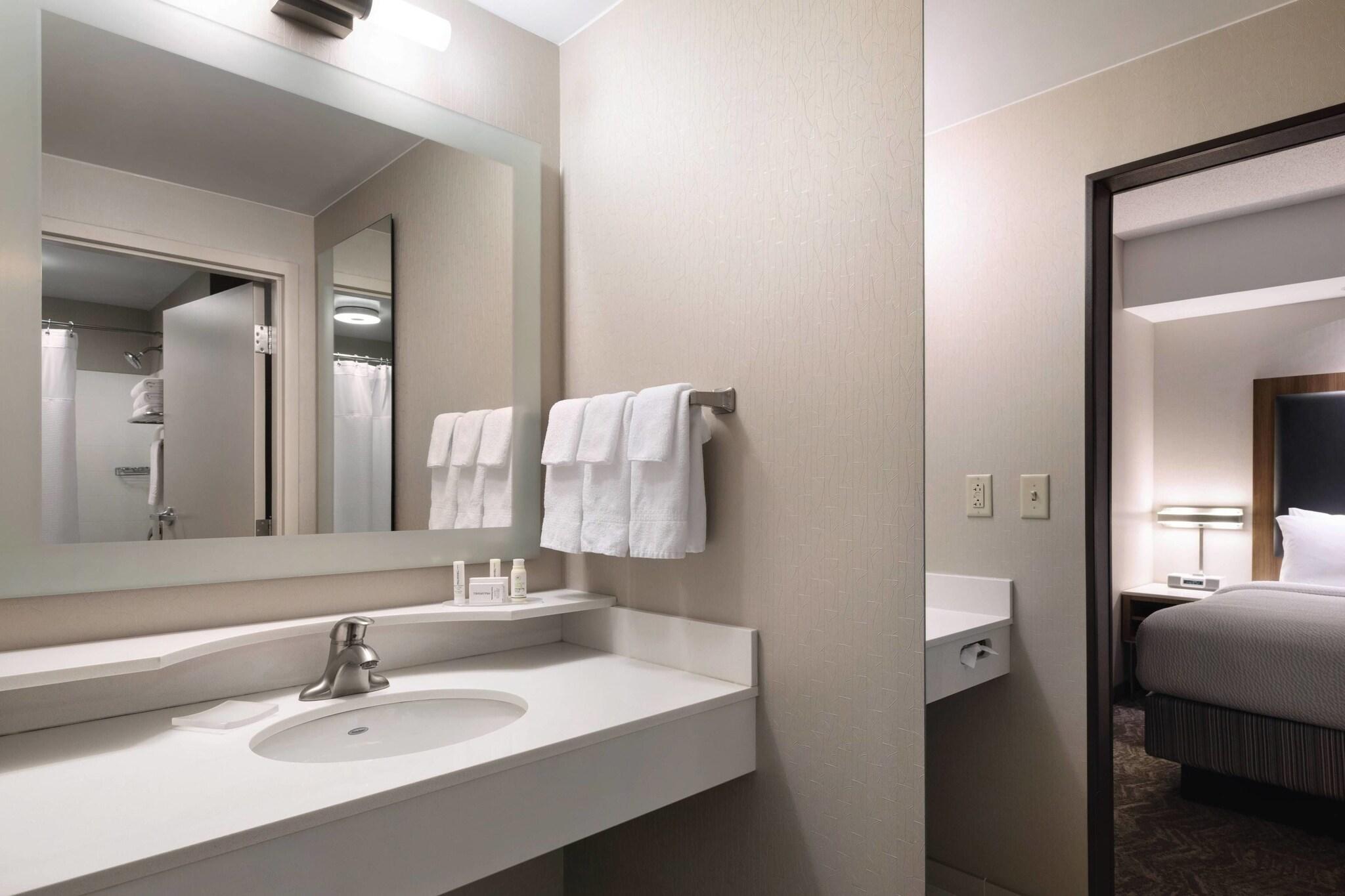 Studio Two Queen Beds