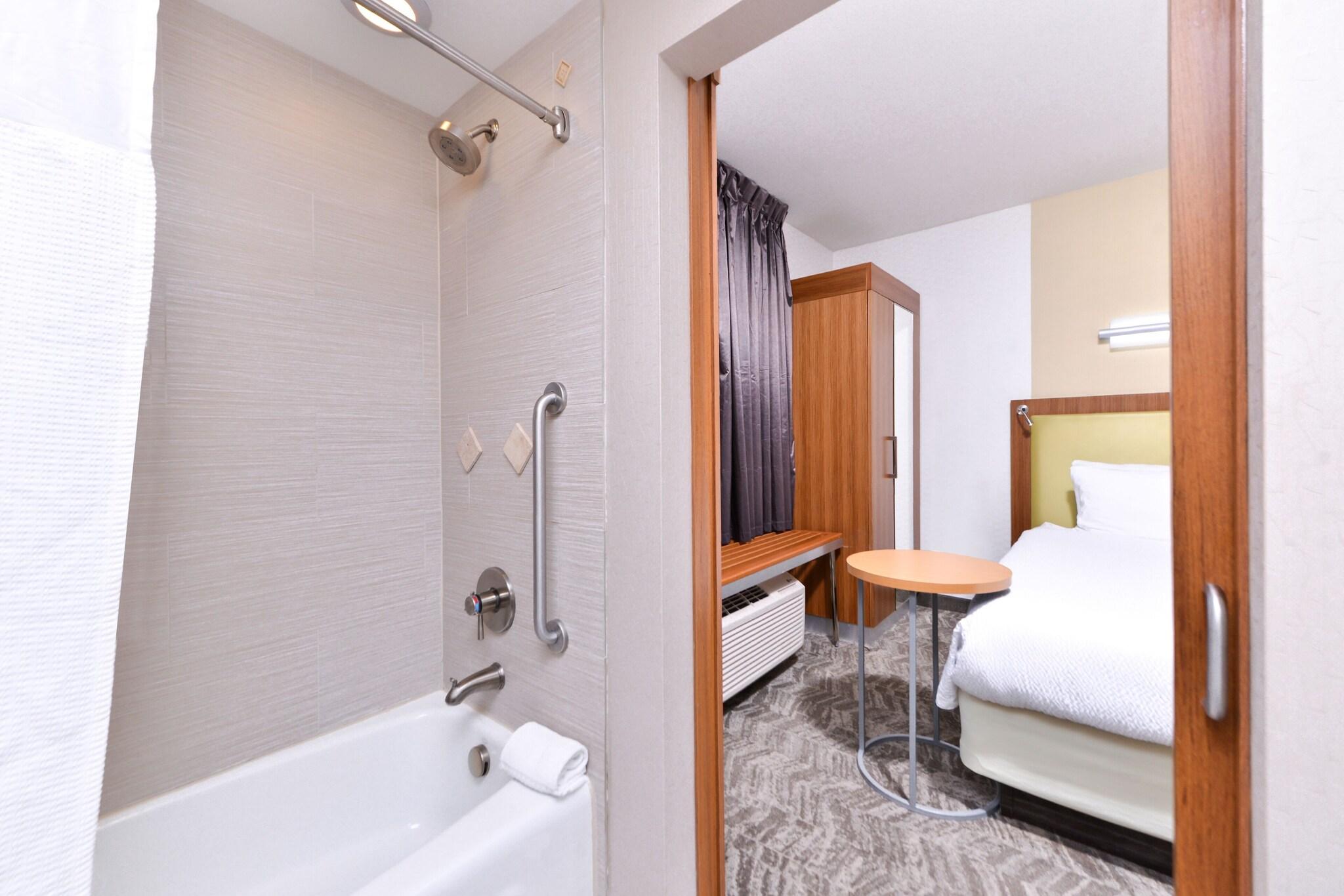 Studio Accessible King Size Bed