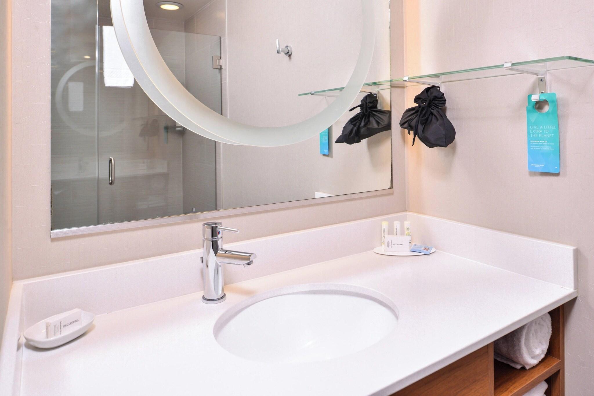 Studio Two Queen Beds