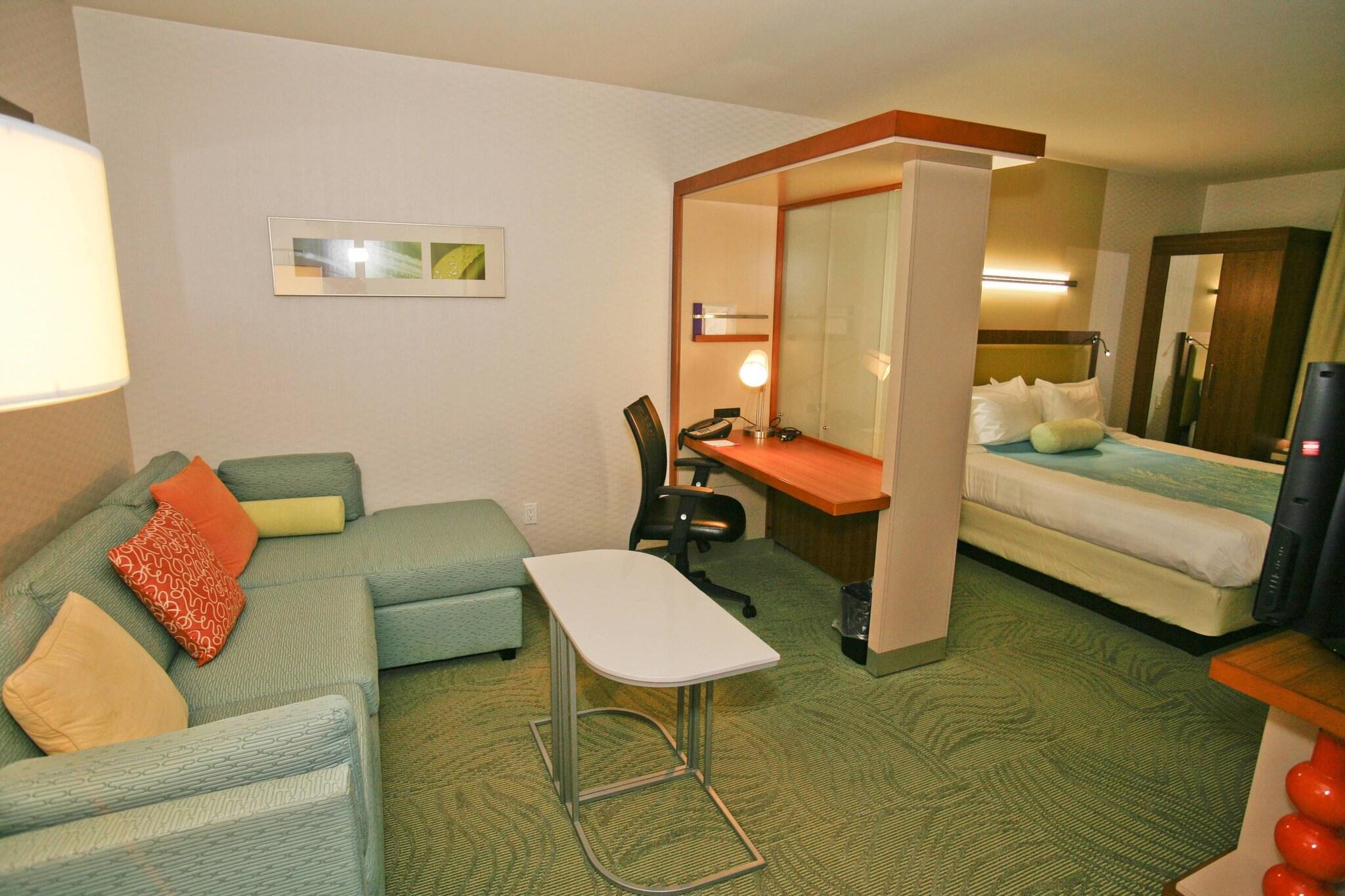 Studio Two Queen Beds