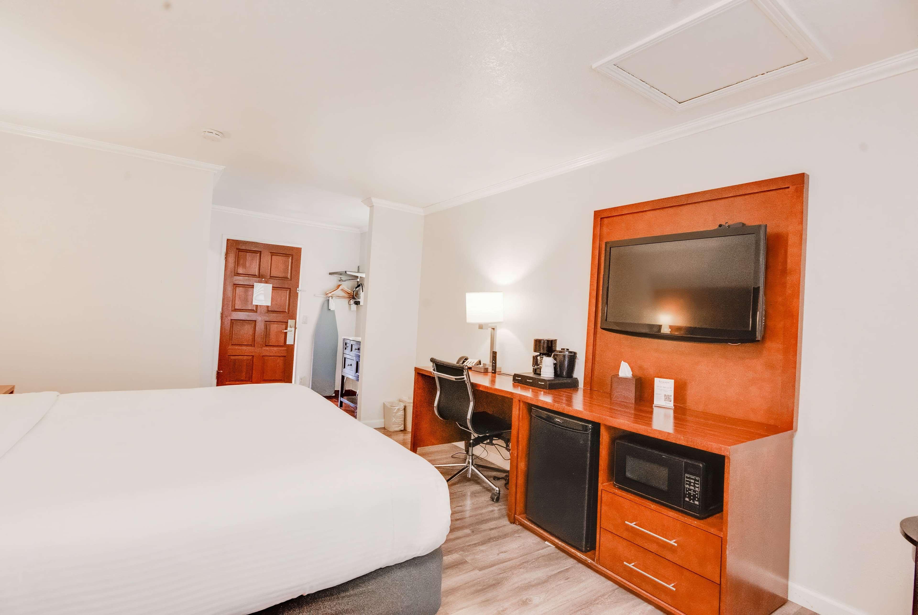 Double Queen Bed Non Smoking