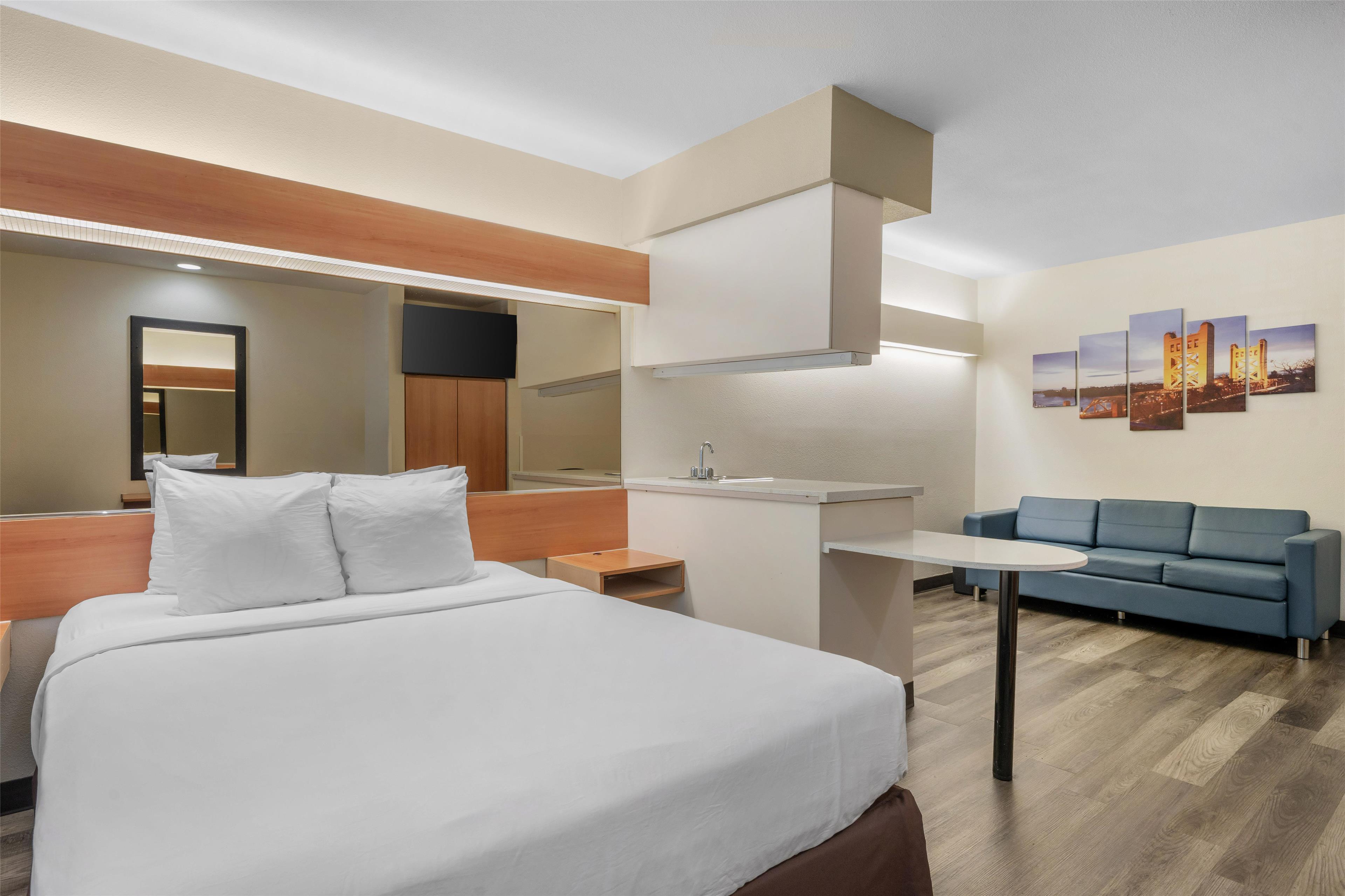 Suite Queen Size Bed