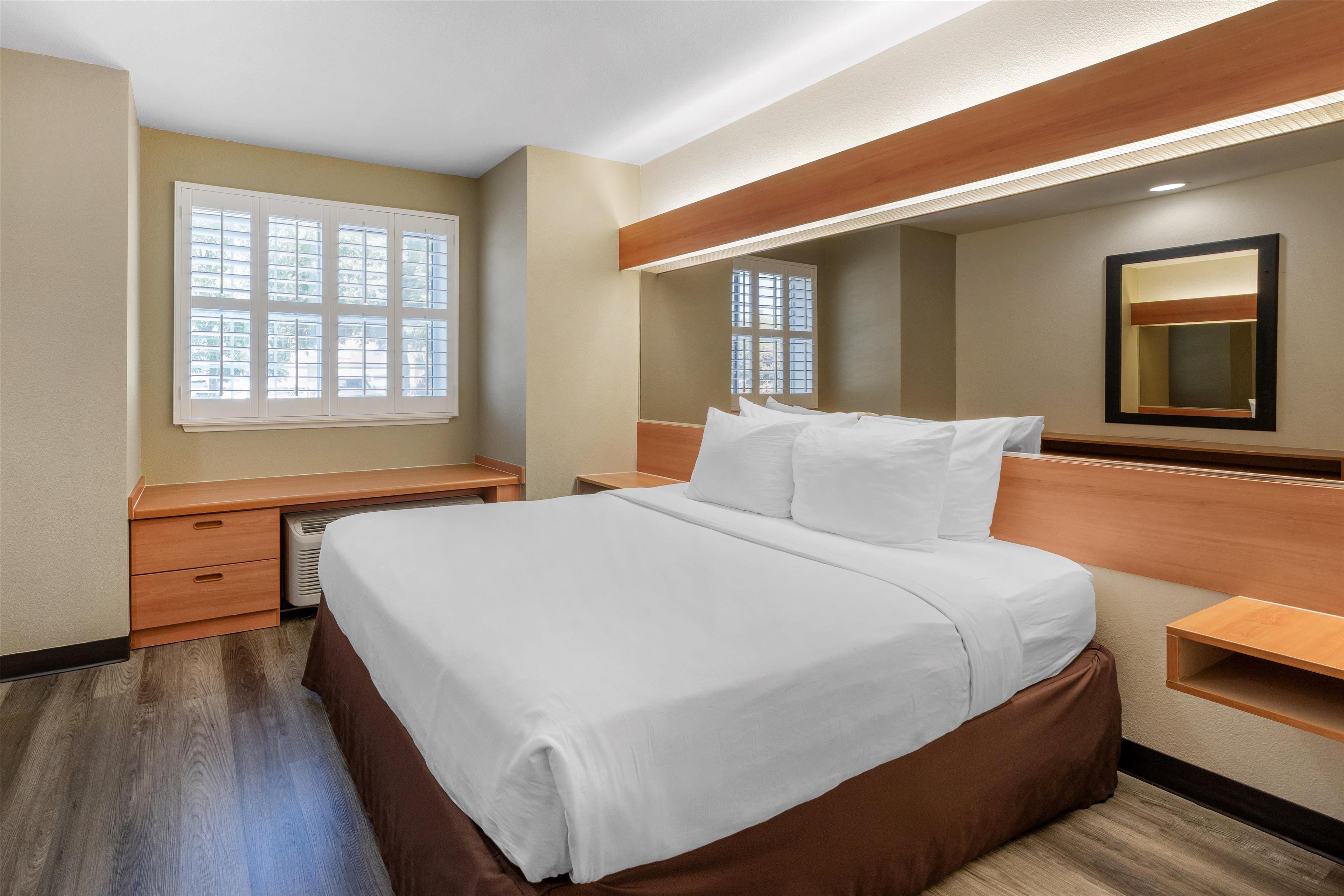 Suite Queen Size Bed