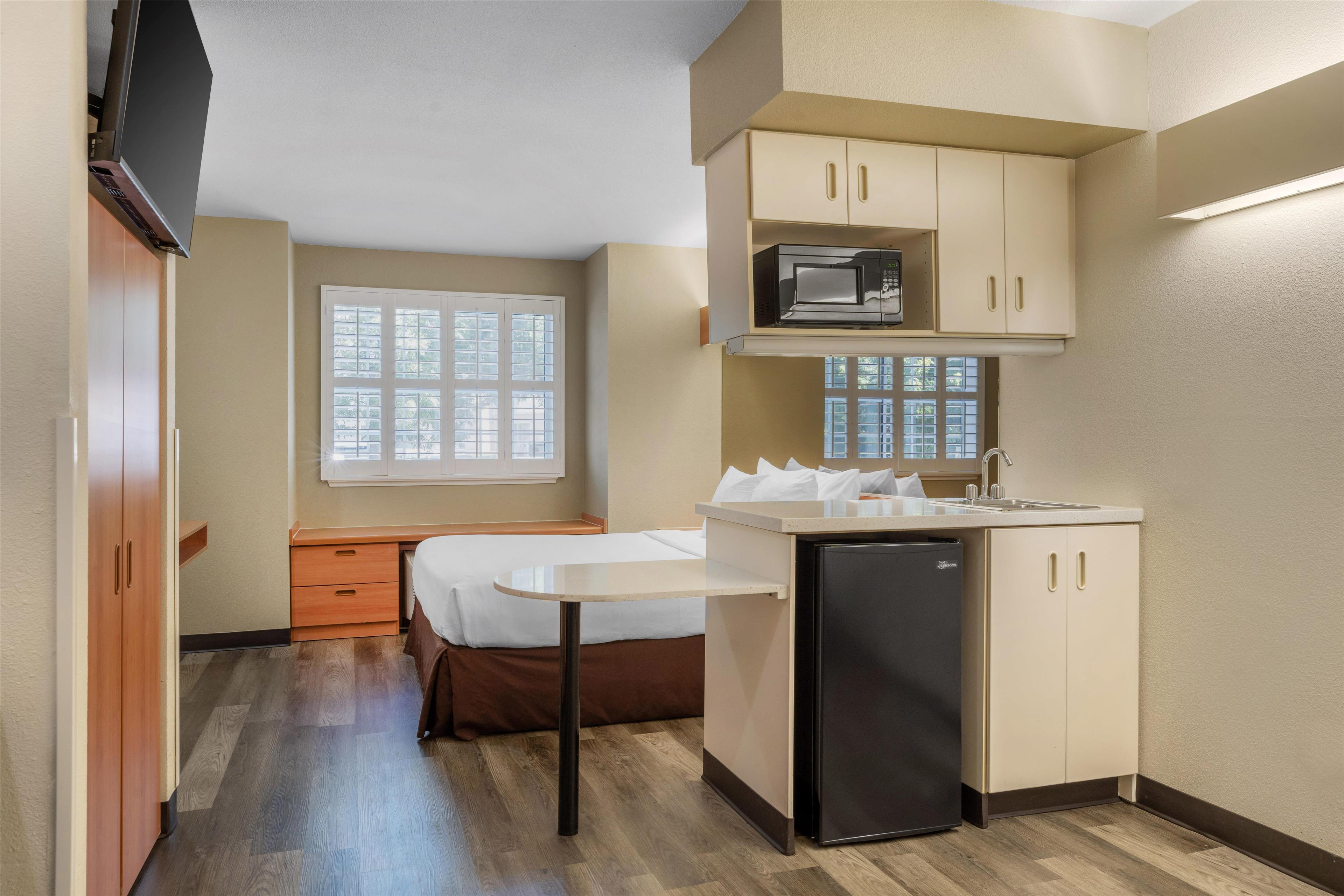 Suite Queen Size Bed