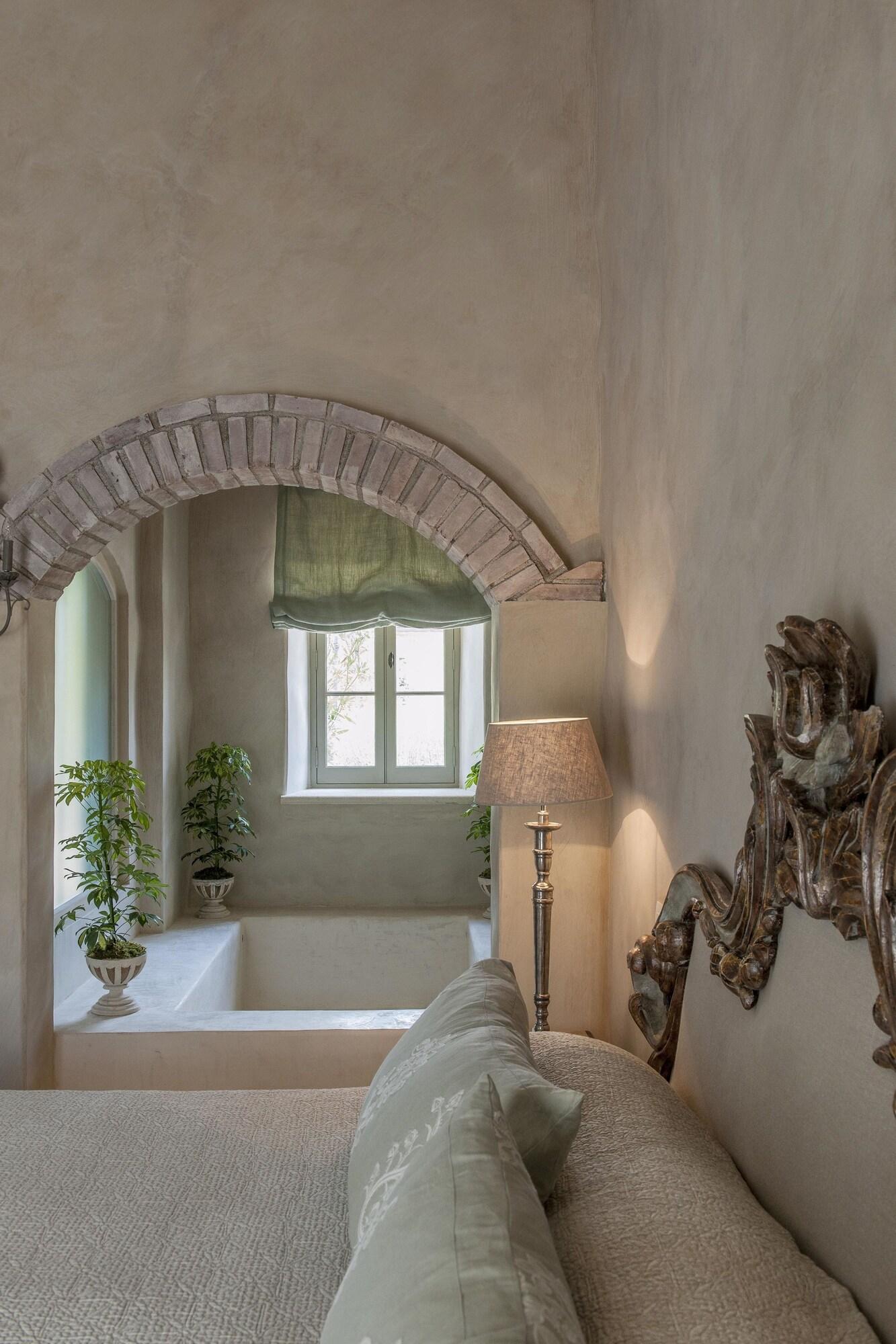 Junior Suite Garden View King Bed