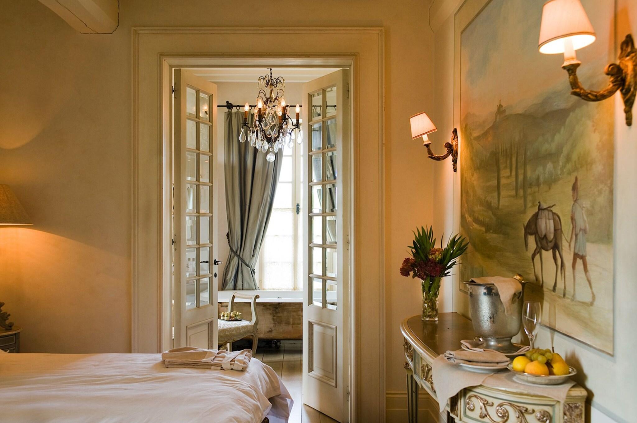 Junior Suite Queen Size Bed