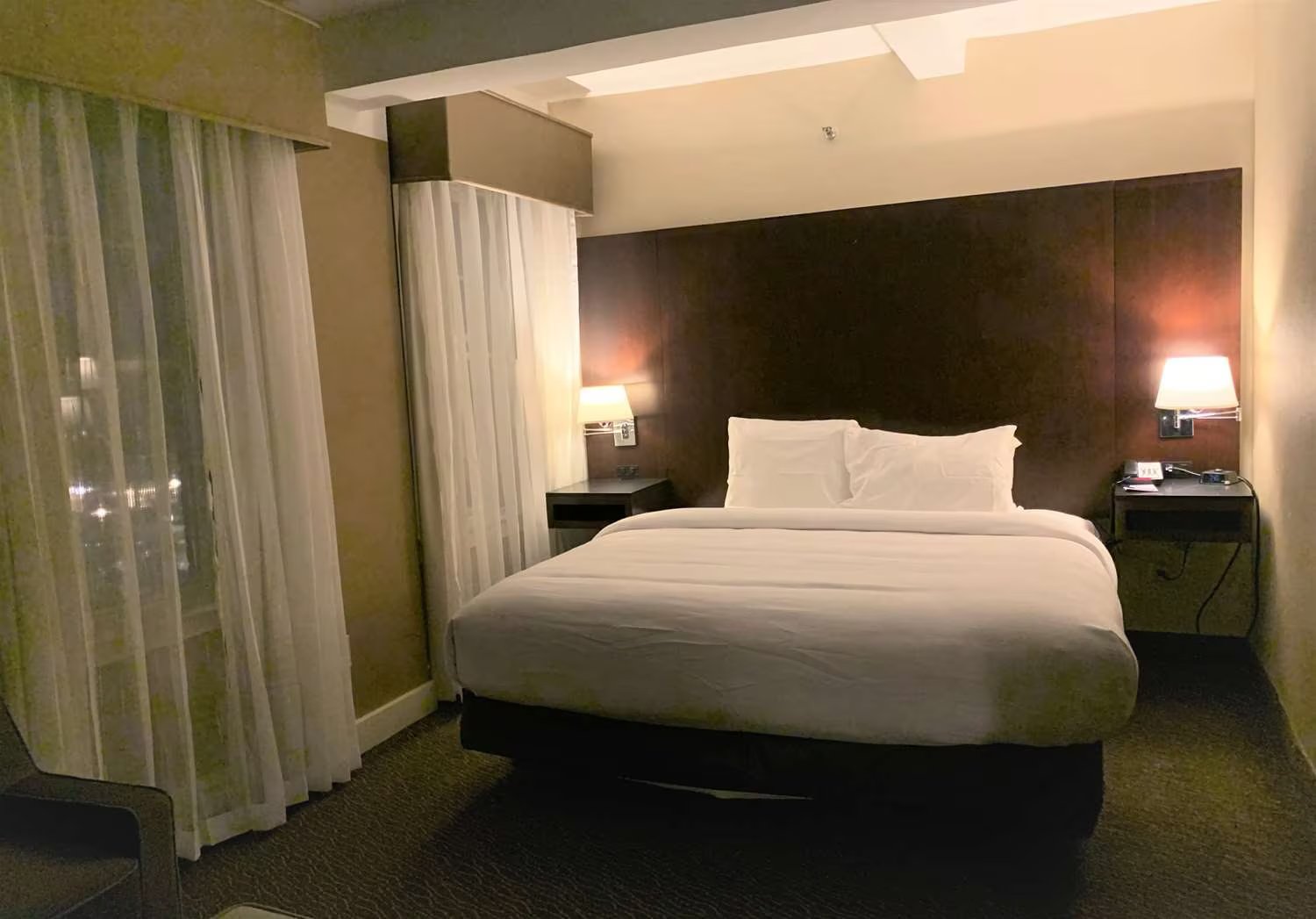 Suite Accessible King Size Bed