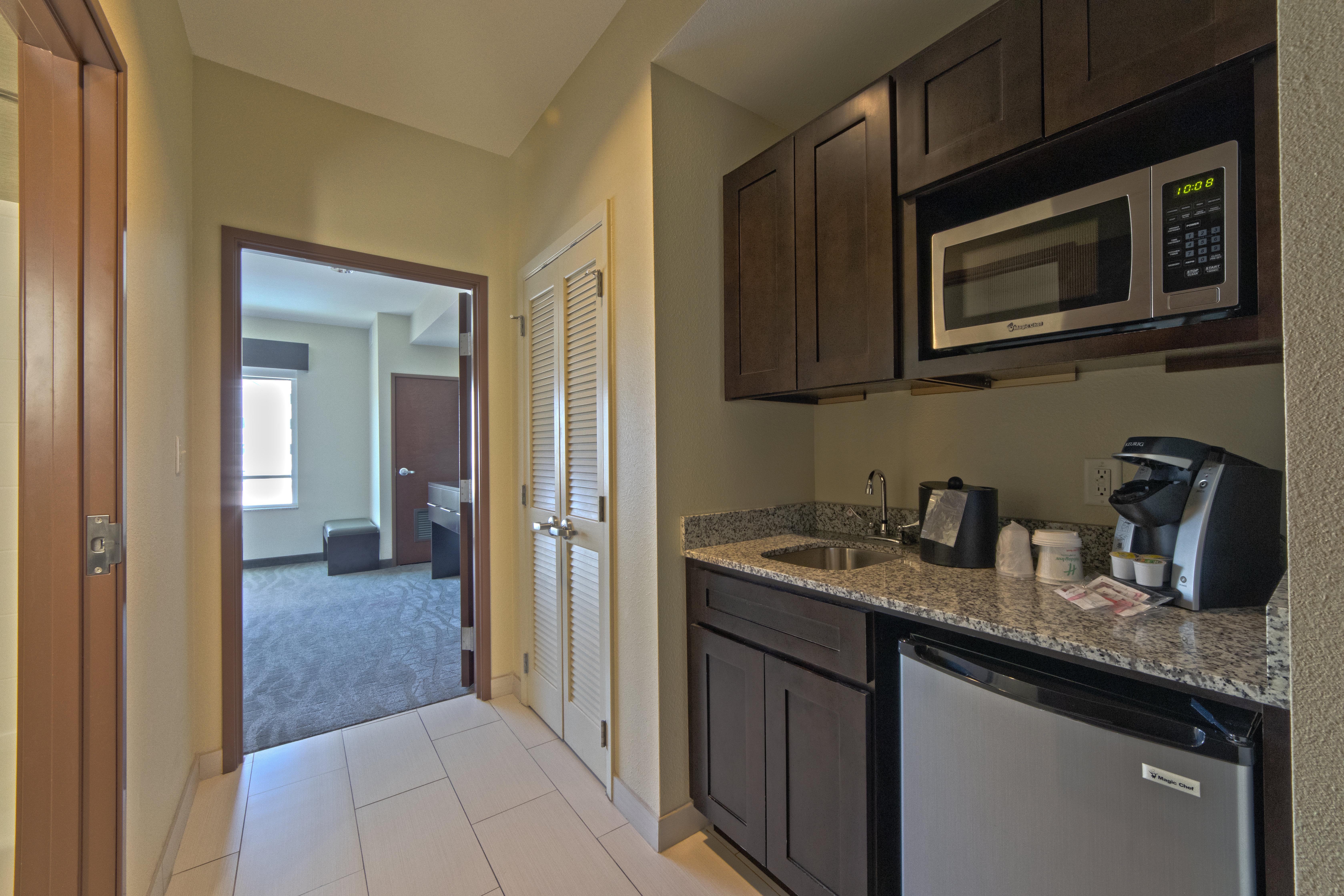 Suite Accessible King Size Bed