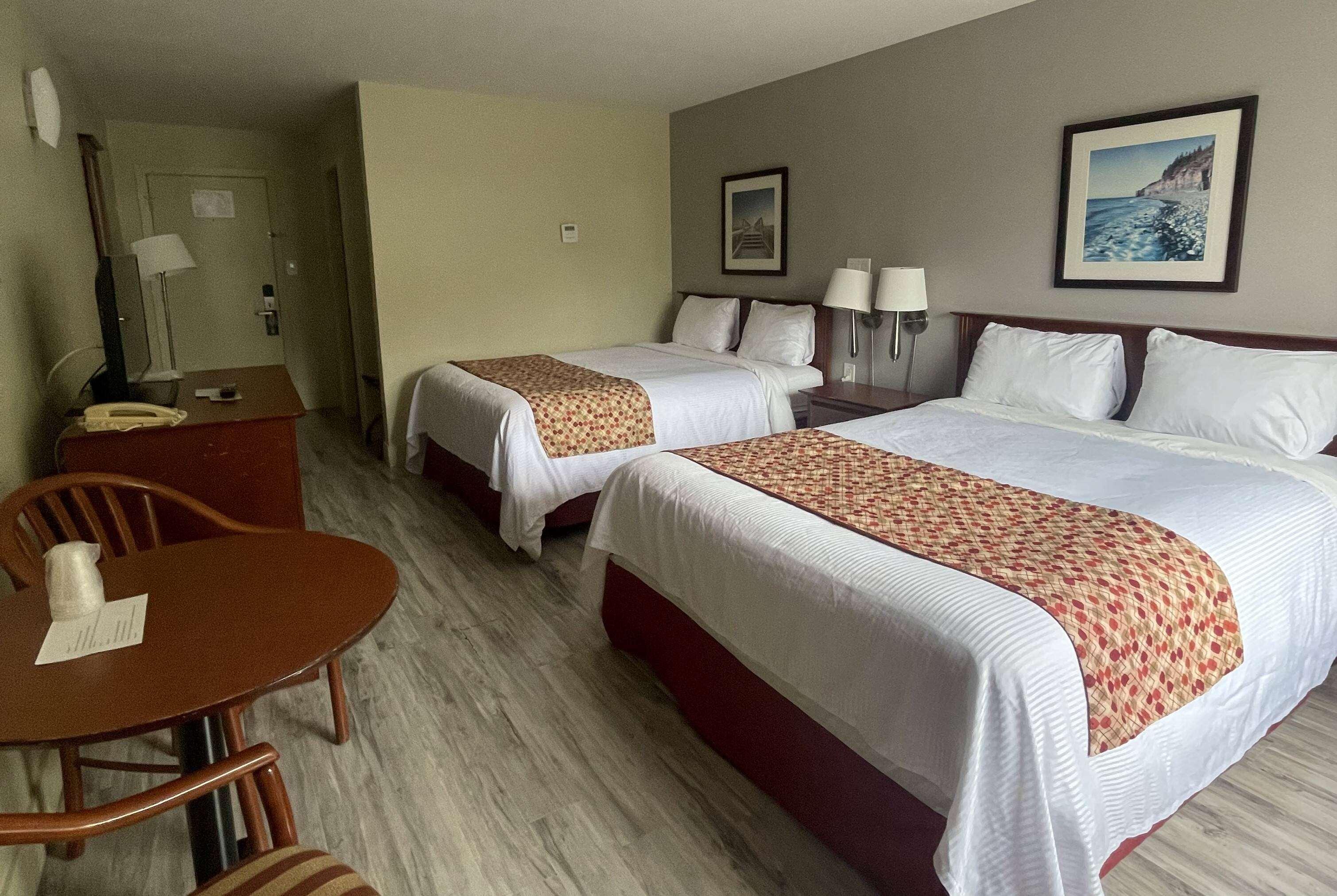 Quadruple Two Queen Beds Non Smoking