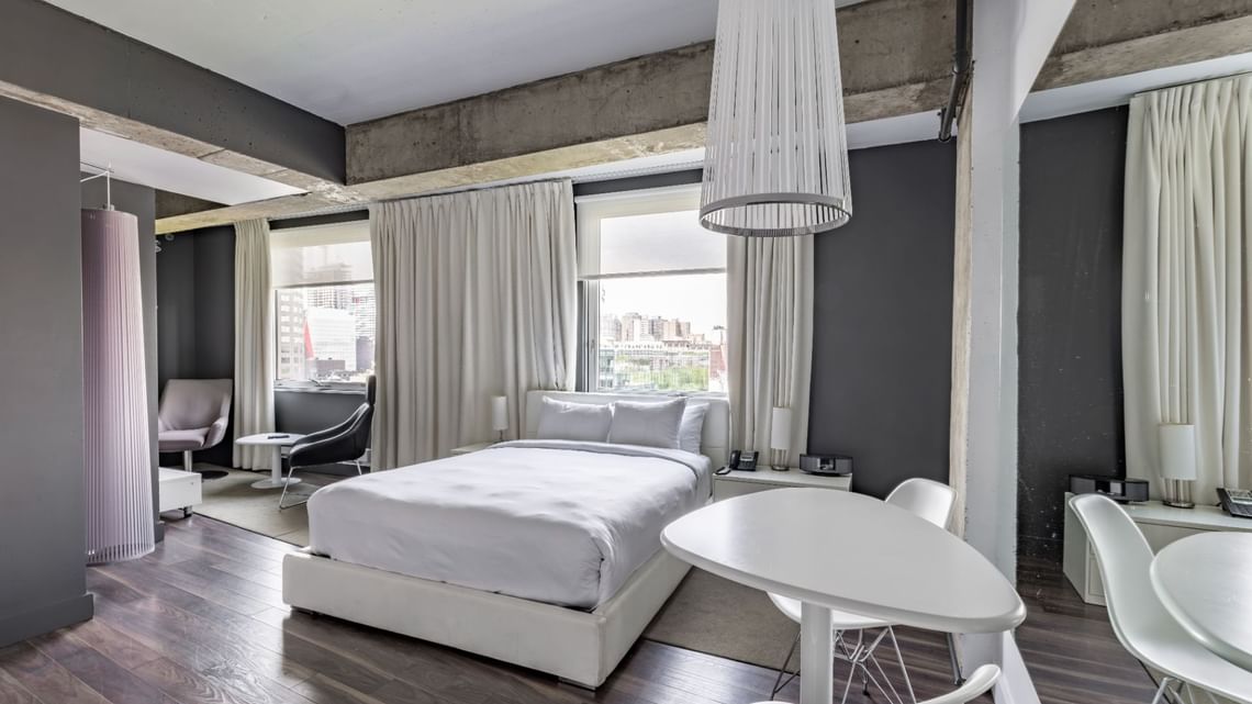 Double Deluxe One Bed