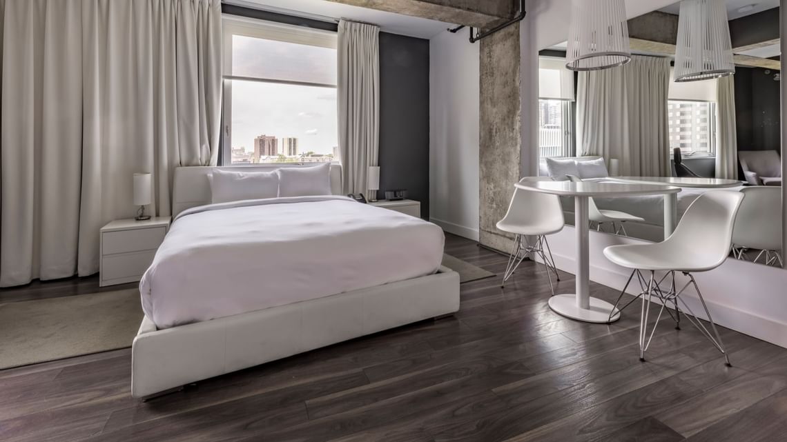 Double Deluxe One Bed