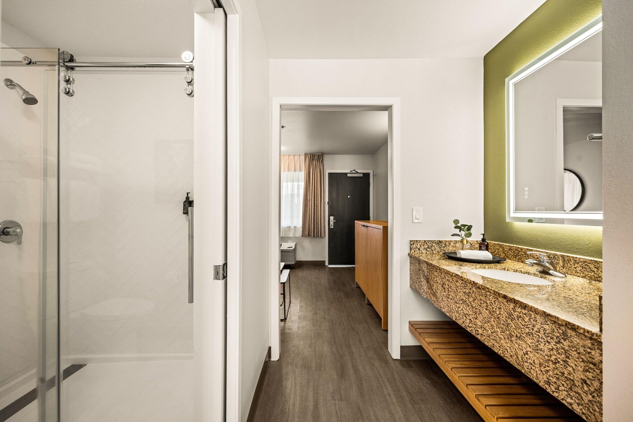 Suite Deluxe King Bed