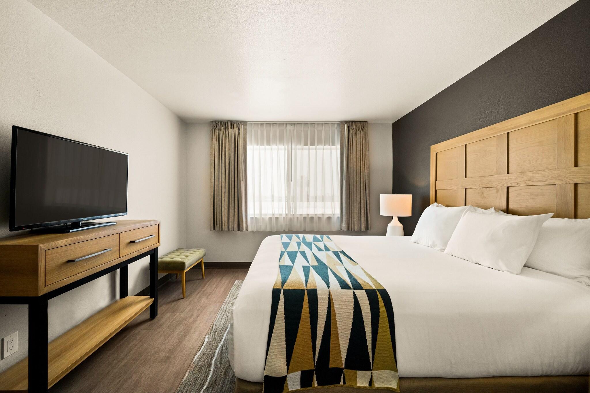 Suite Deluxe King Bed