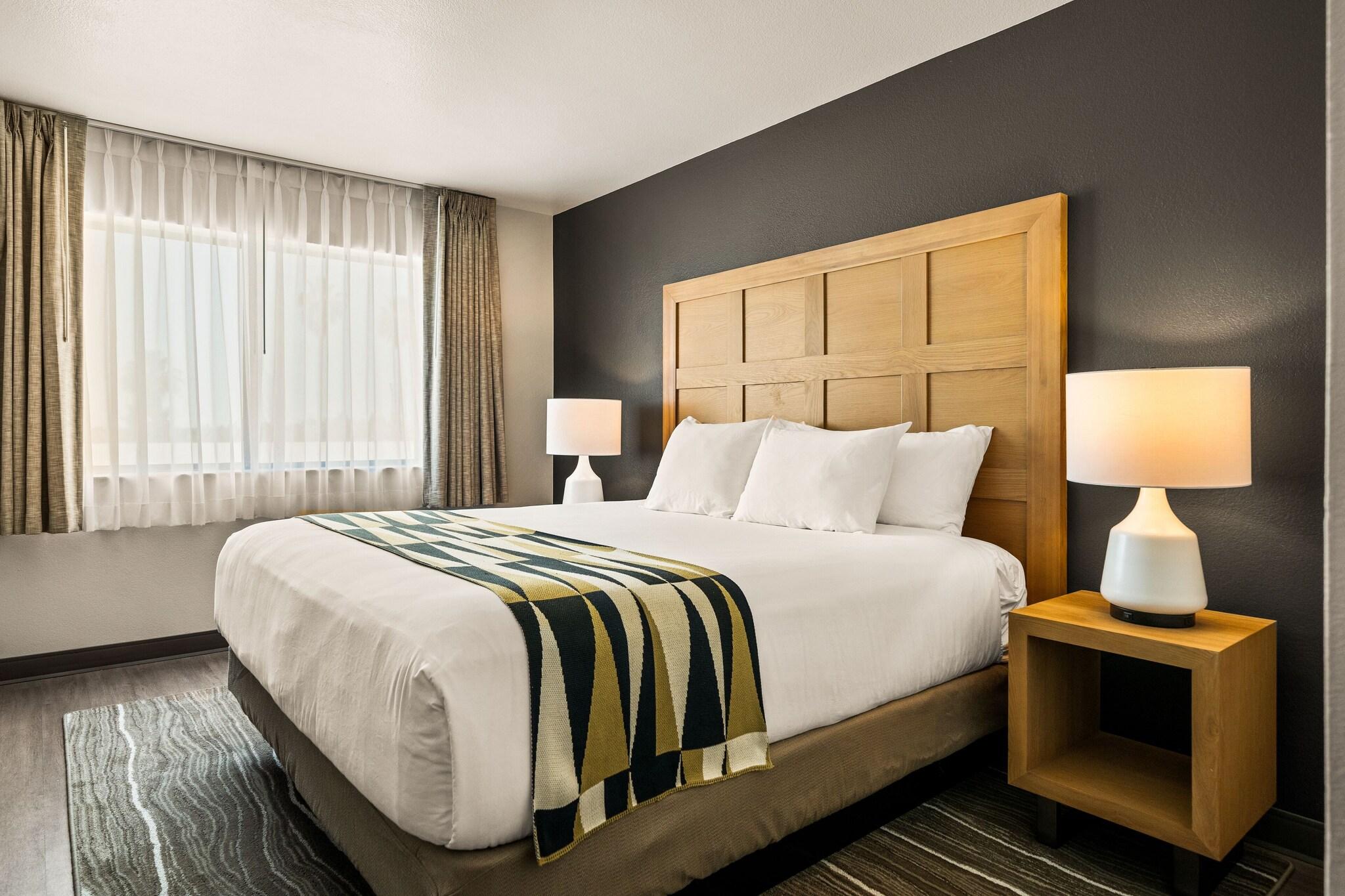 Suite Deluxe King Bed