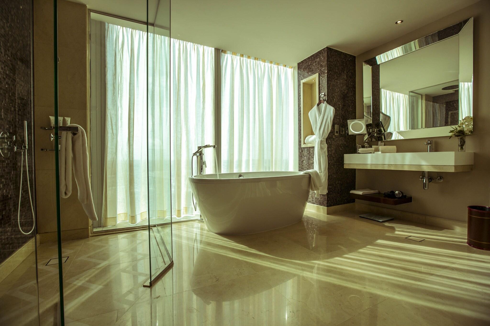 Junior Suite City View King Bed