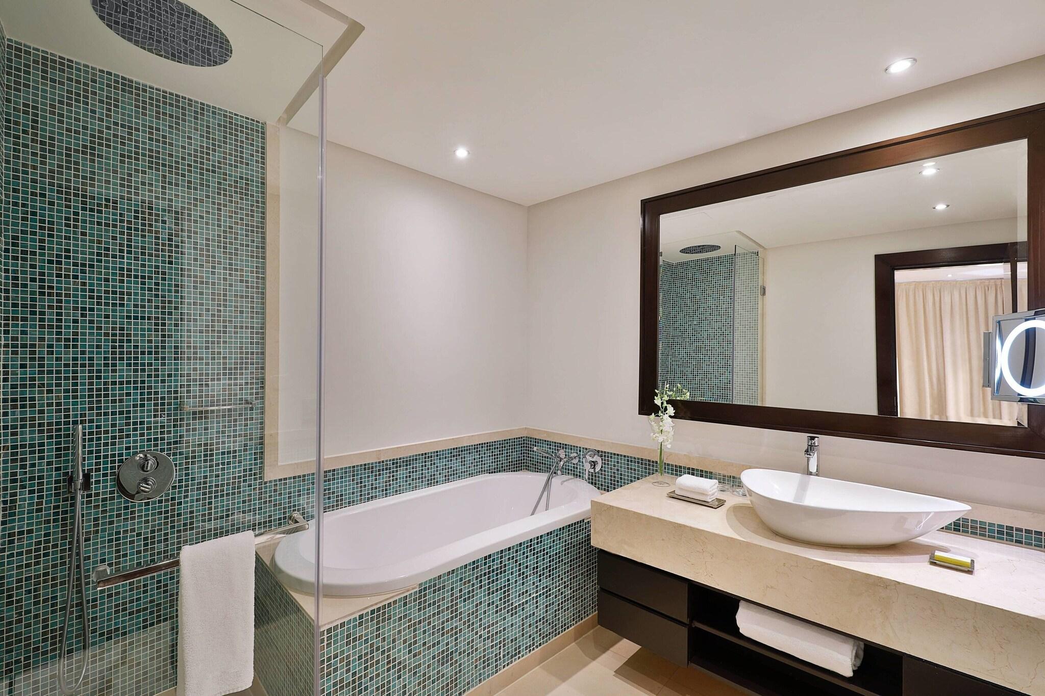 Suite City View King Bed