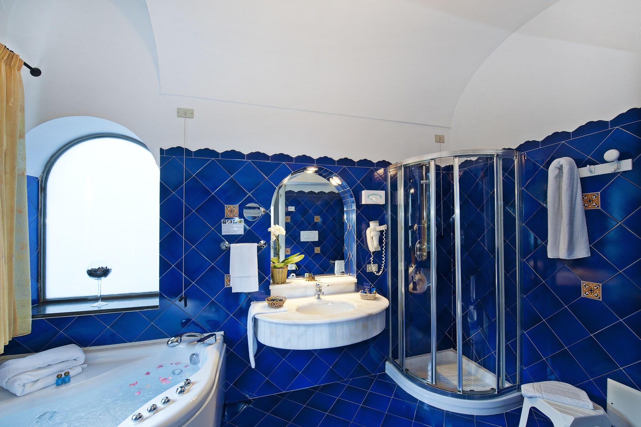 Junior Suite Sea View King Bed