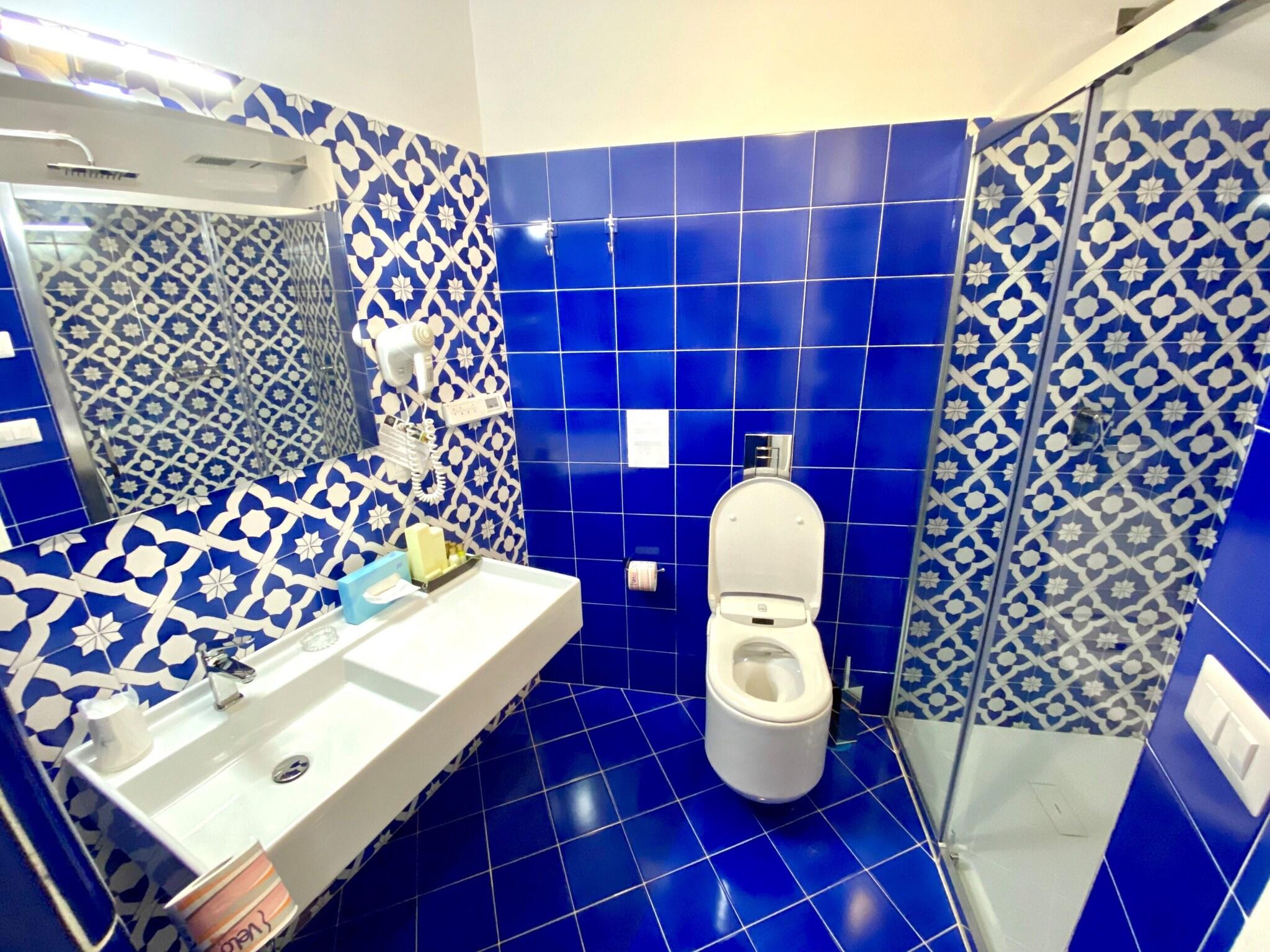 Double Deluxe King Bed