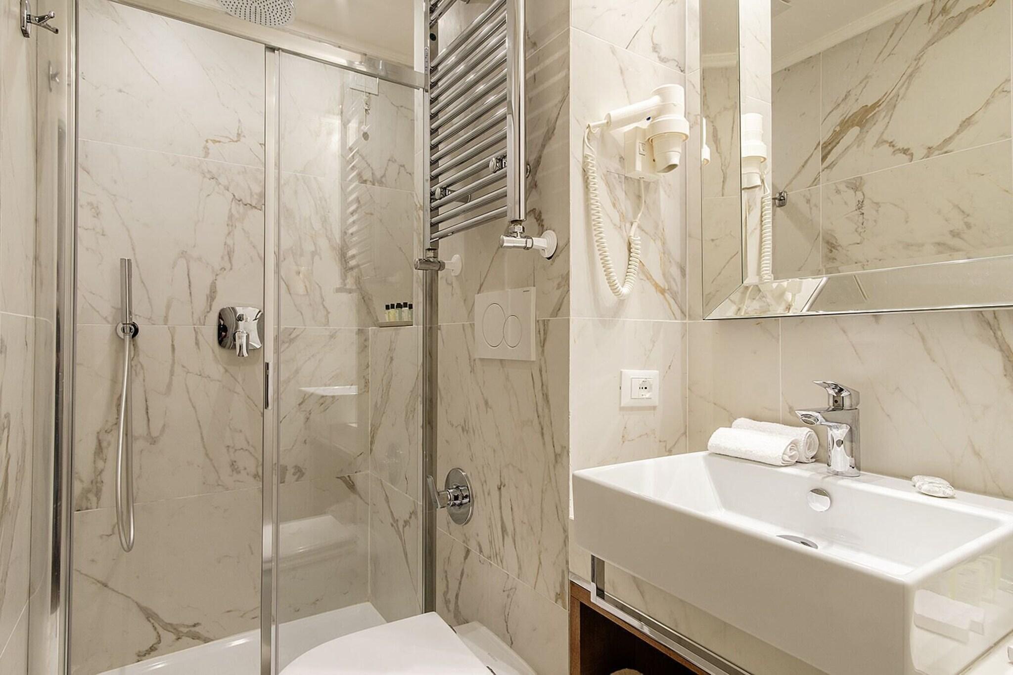 Double or Twin Superior Queen Bed