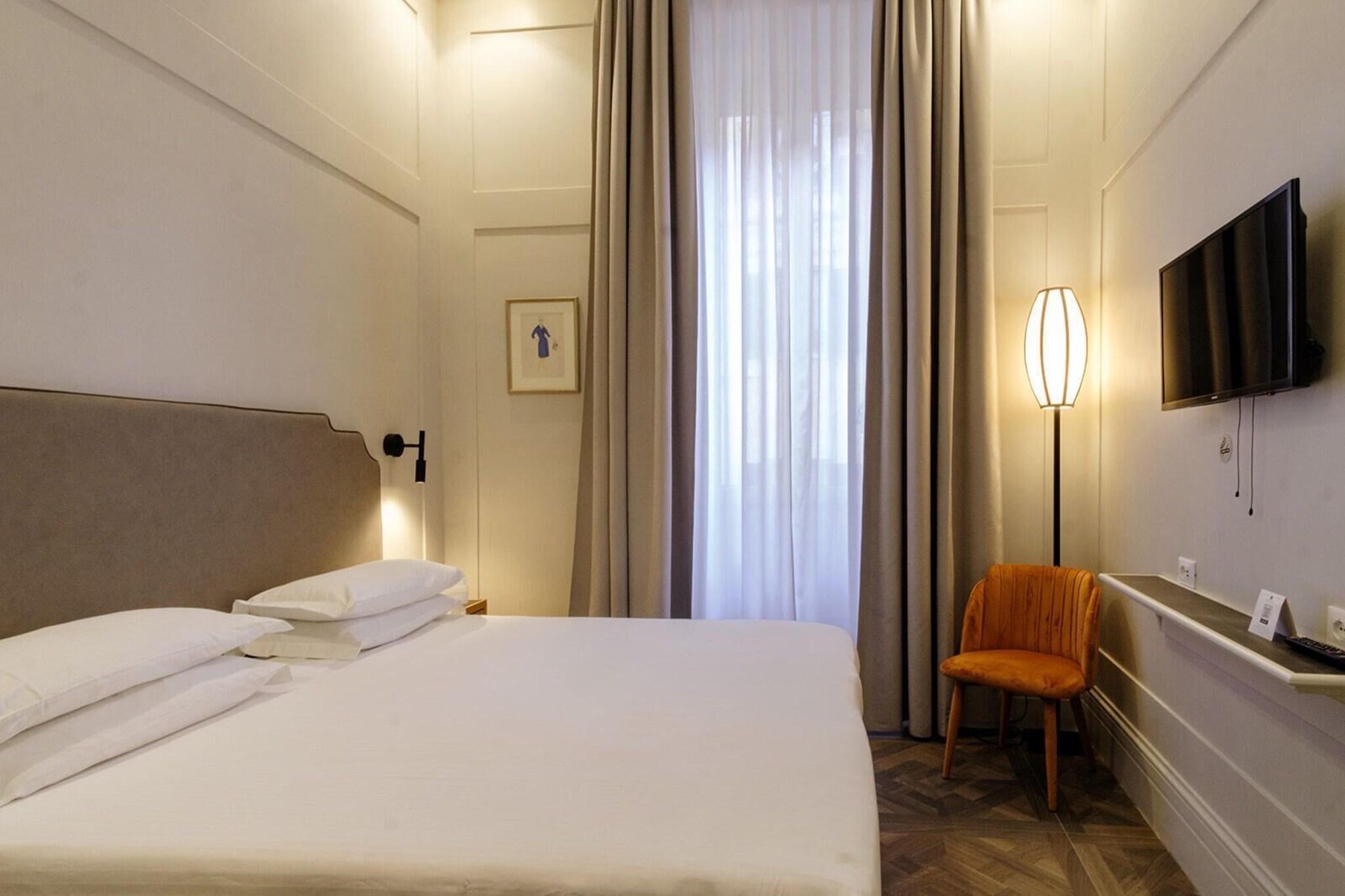 Double or Twin Superior Queen Bed