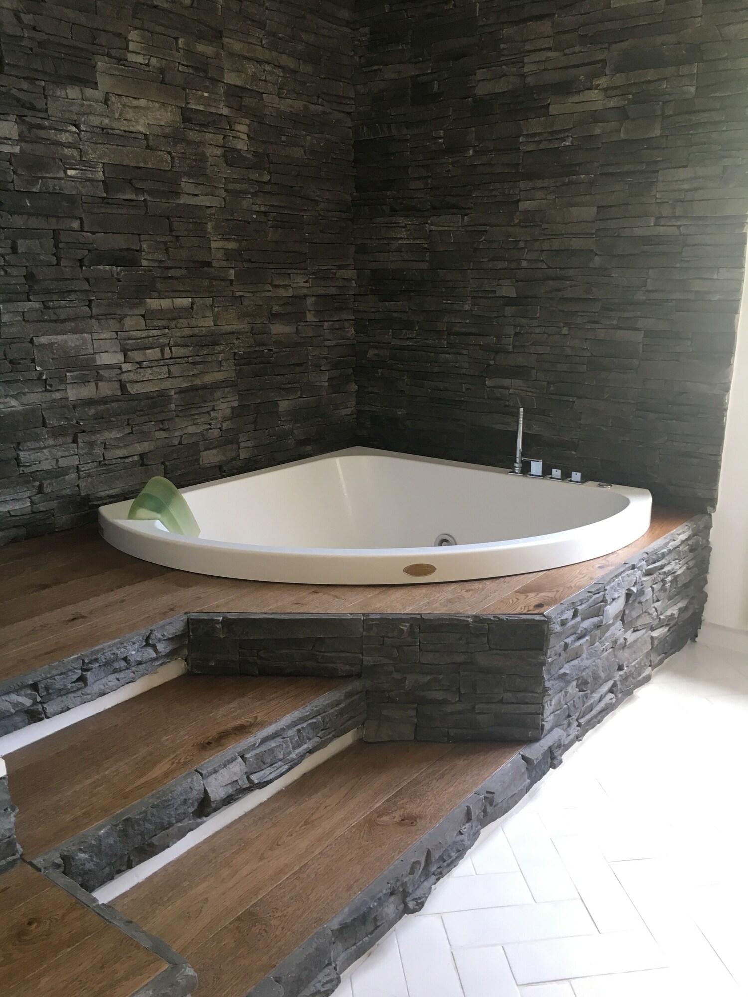 Suite Deluxe Queen Bed