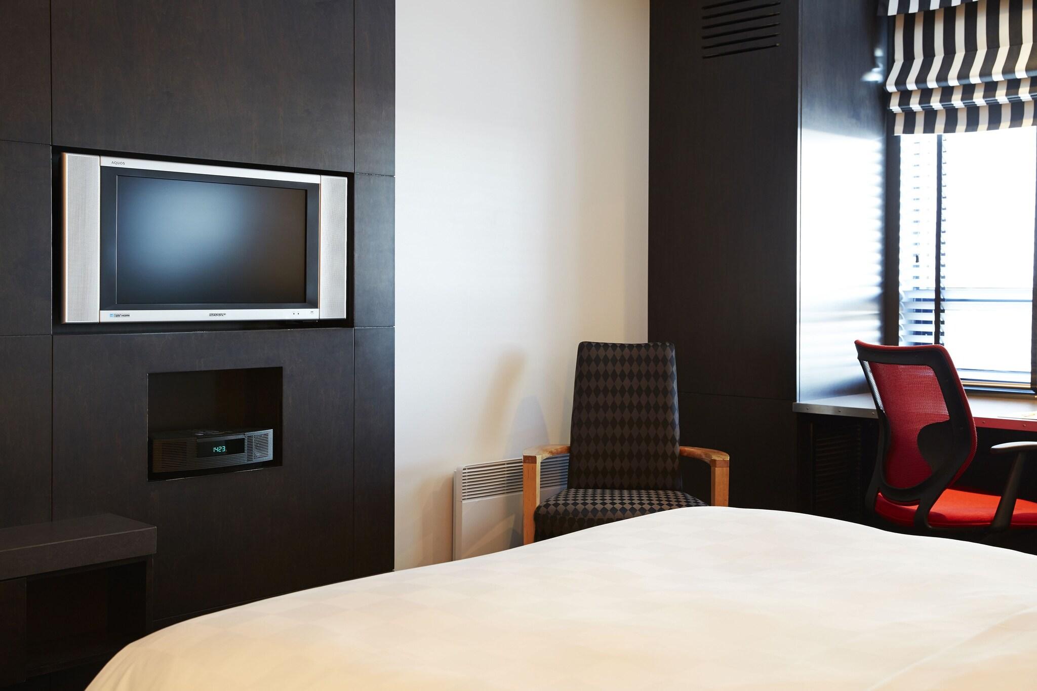 Double Queen Size Bed