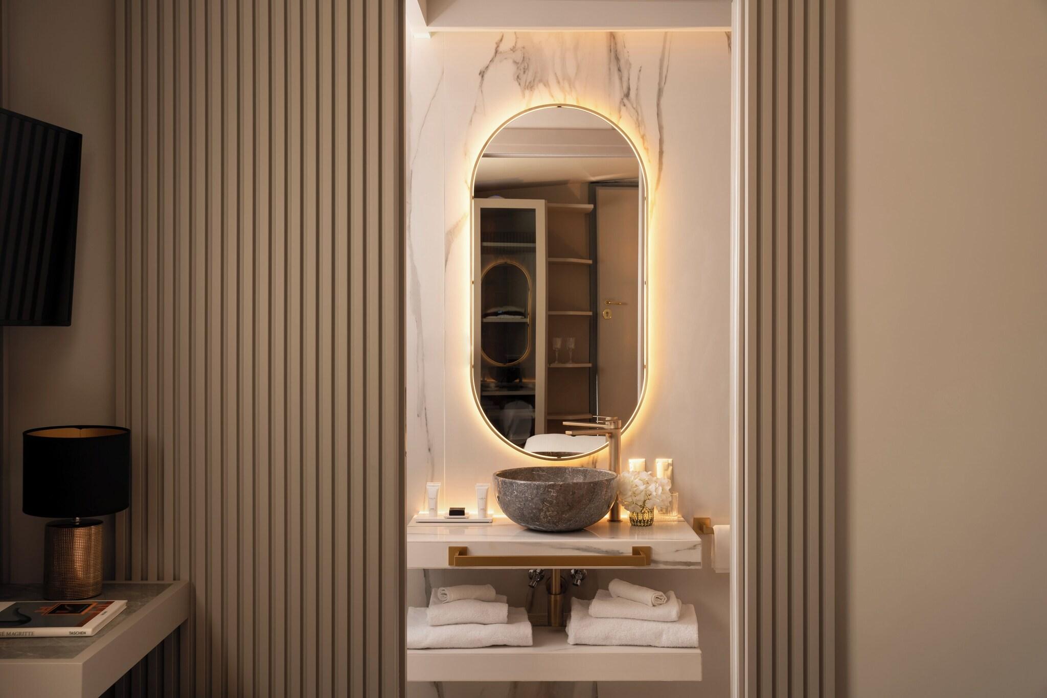 Double Classic Queen Bed